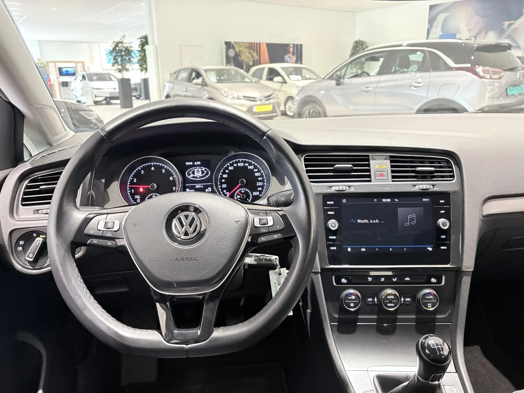 Volkswagen-Golf-image-17