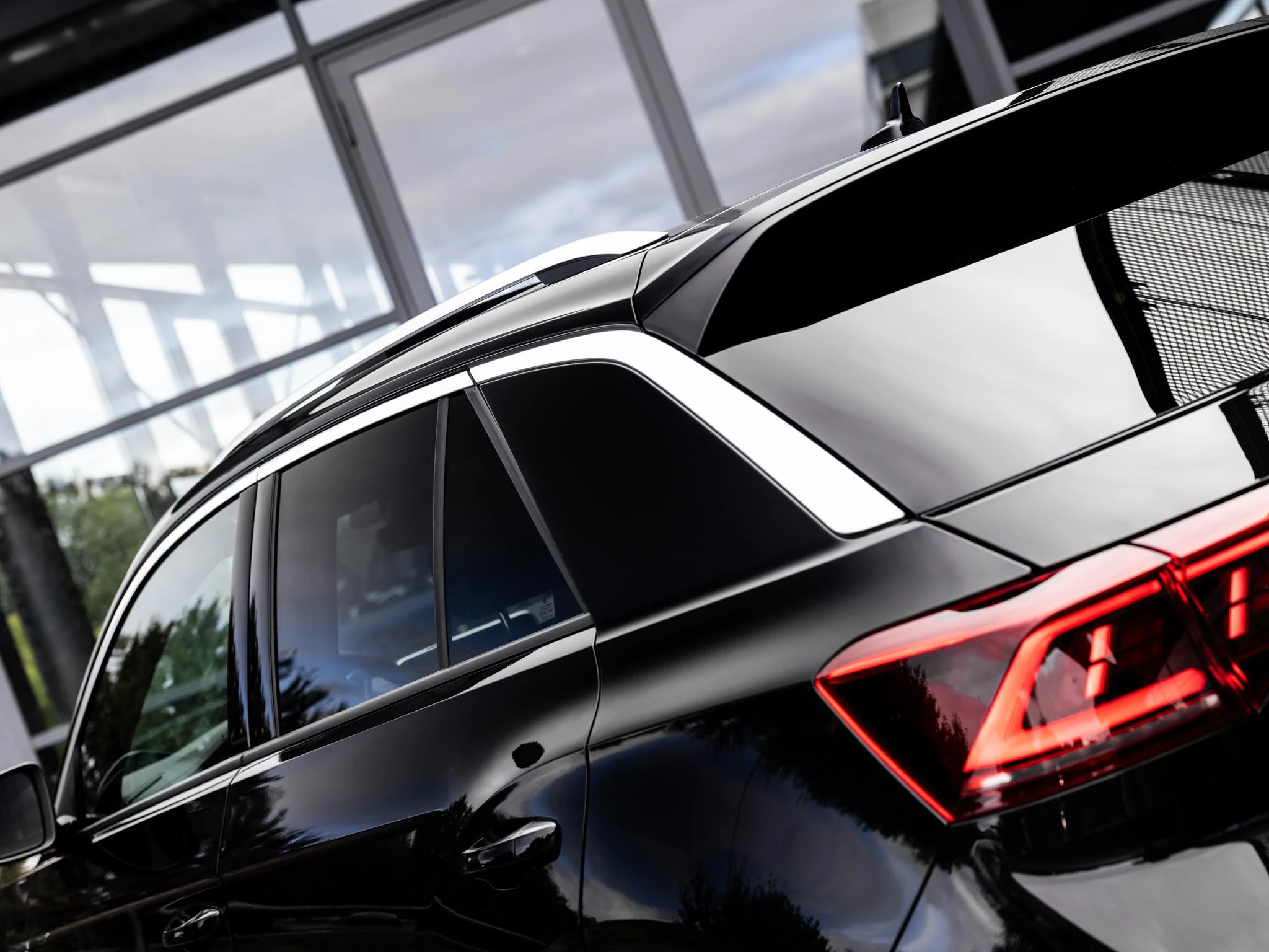 Volkswagen-T-Roc-image-11