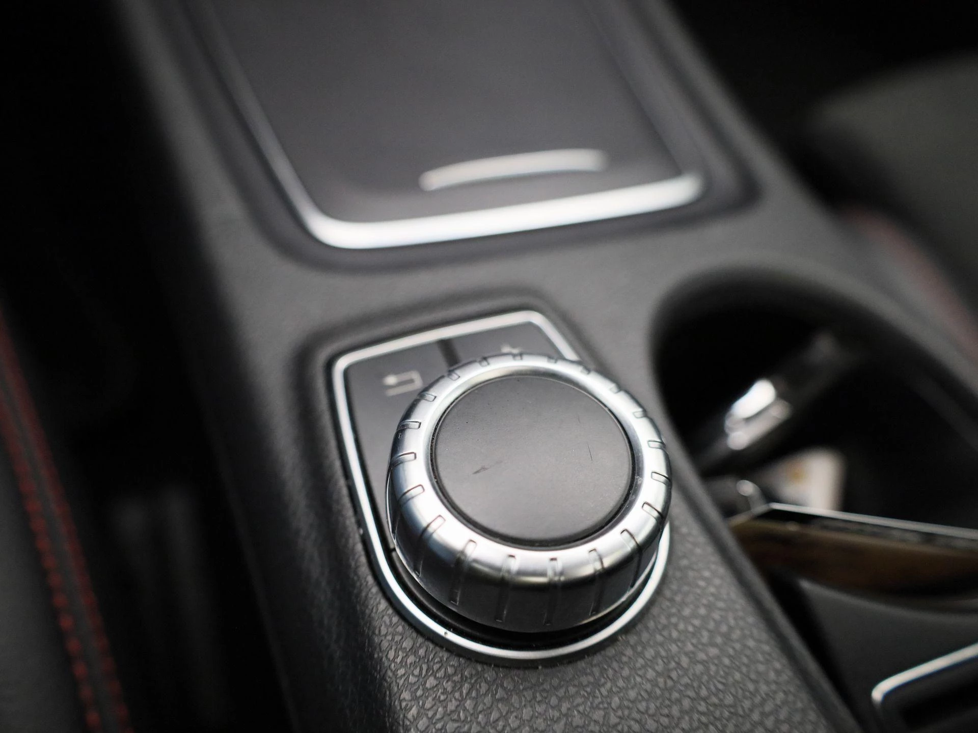 Mercedes-Benz-CLA-image-28