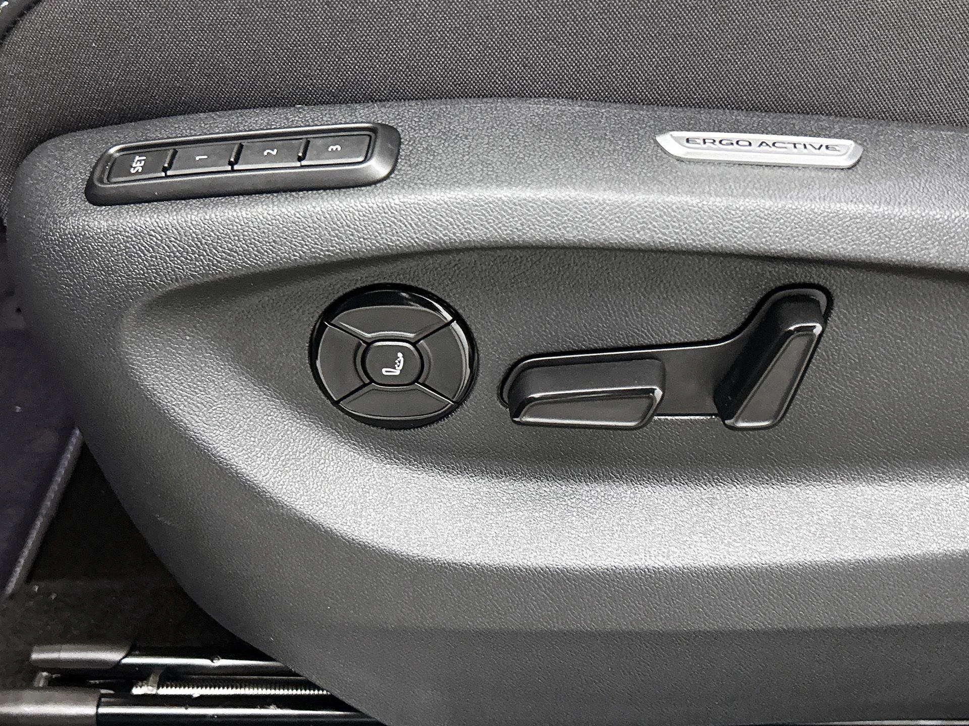 Volkswagen-Tiguan-image-25