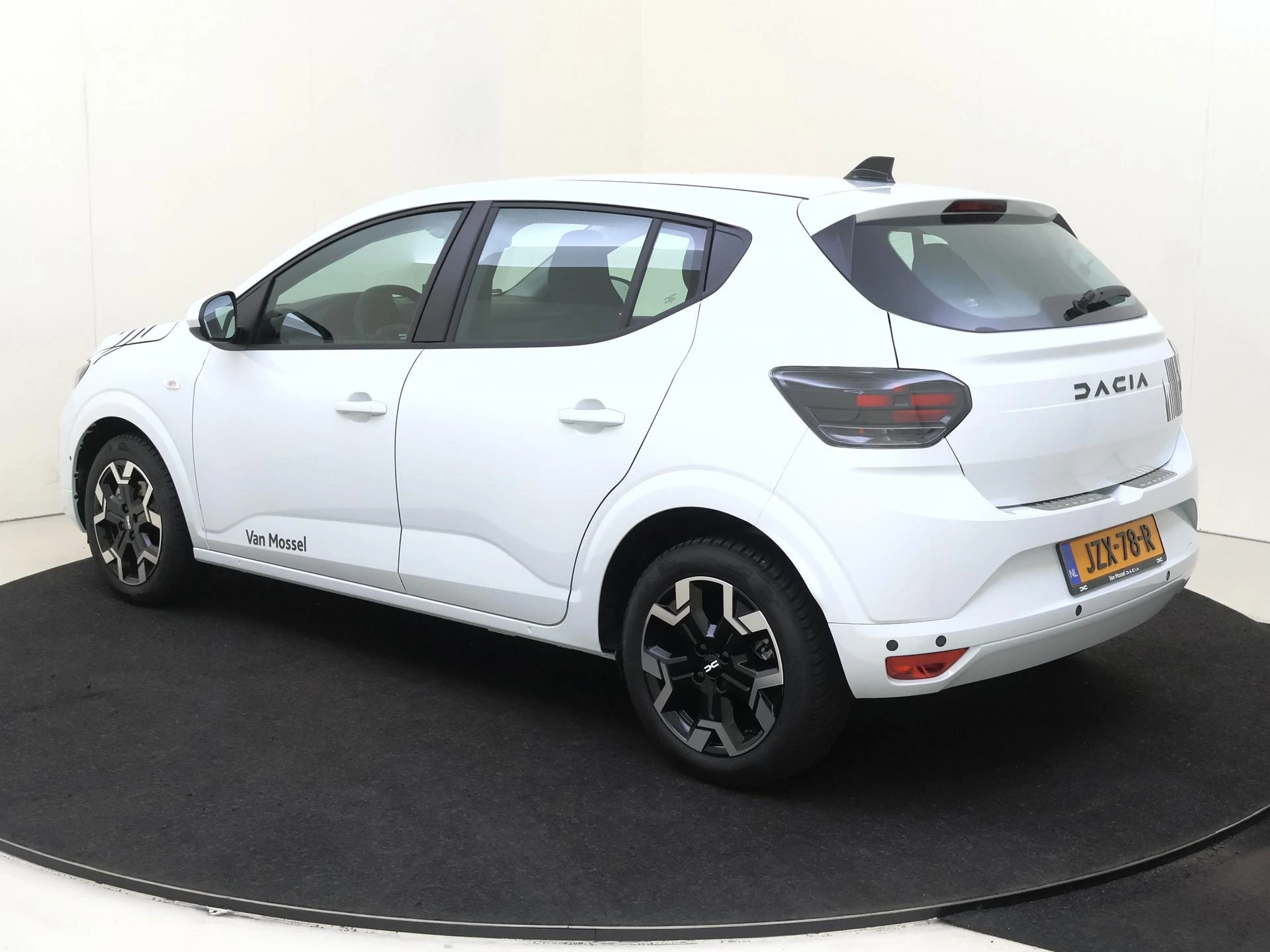 Dacia-Sandero Stepway-image-6