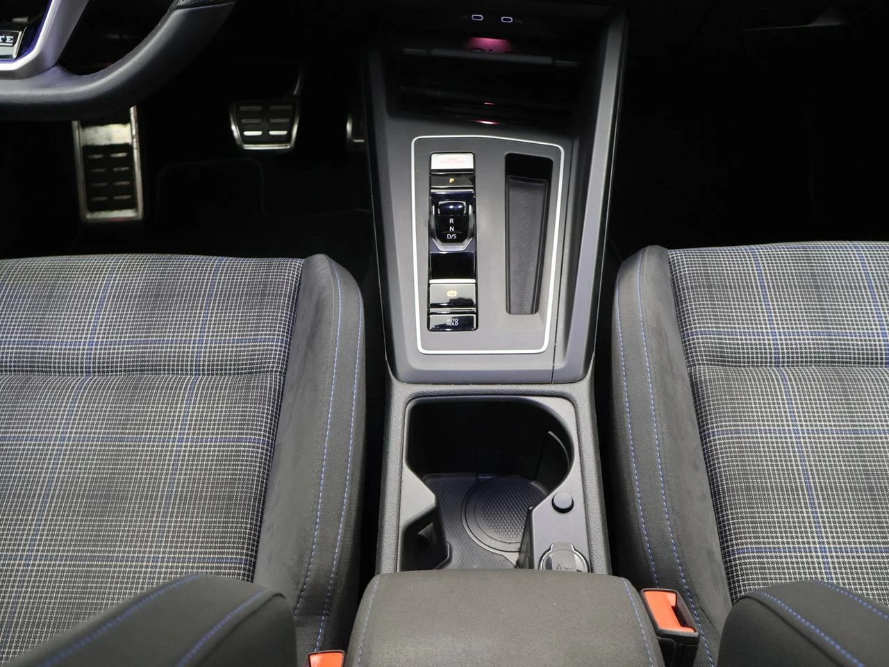 Volkswagen-Golf-image-29