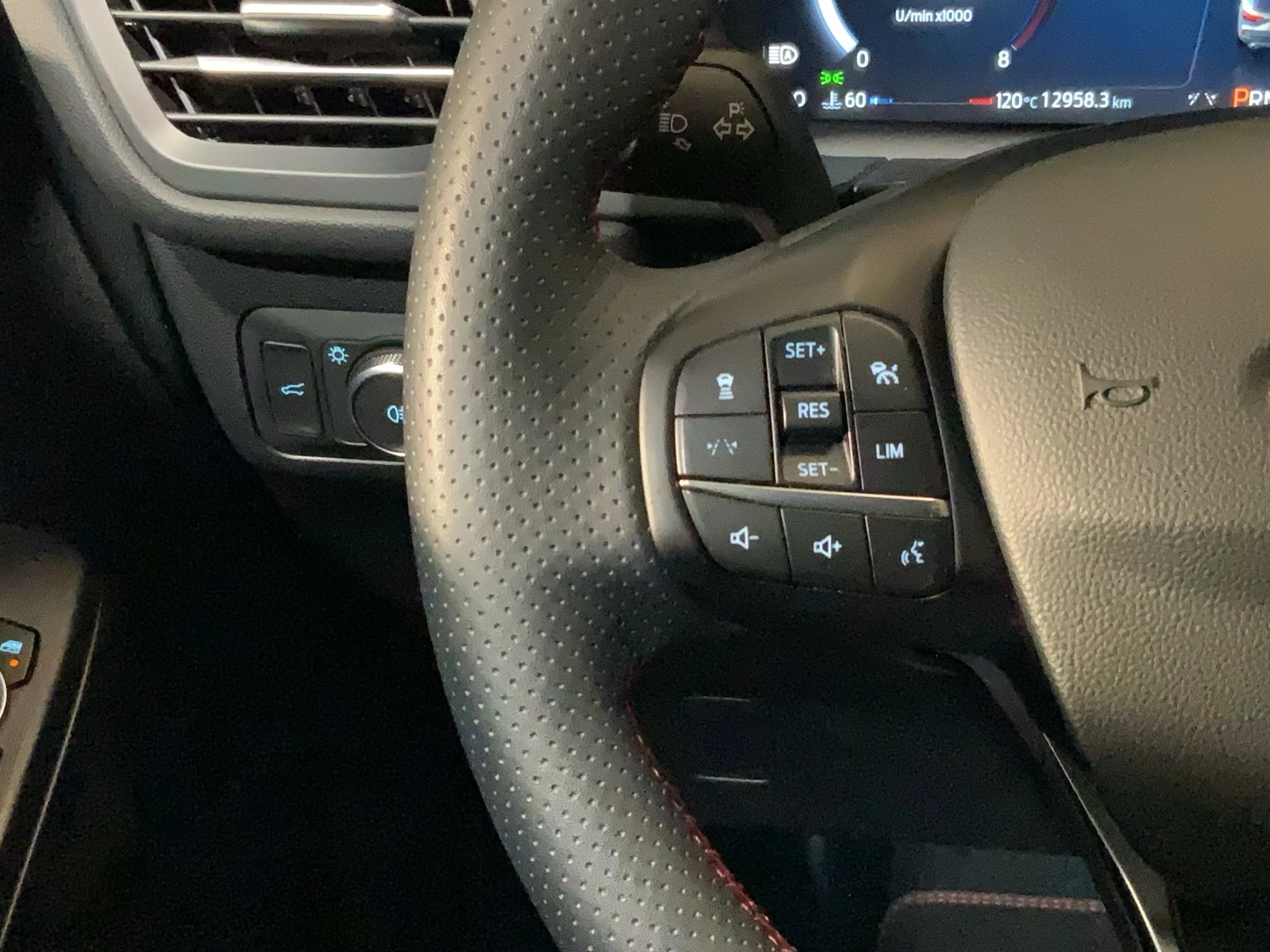 Ford Kuga ST-Line X Aut.*360GRAD*LED-MATRIX*NAVI*GRA*WINTER-PKT.