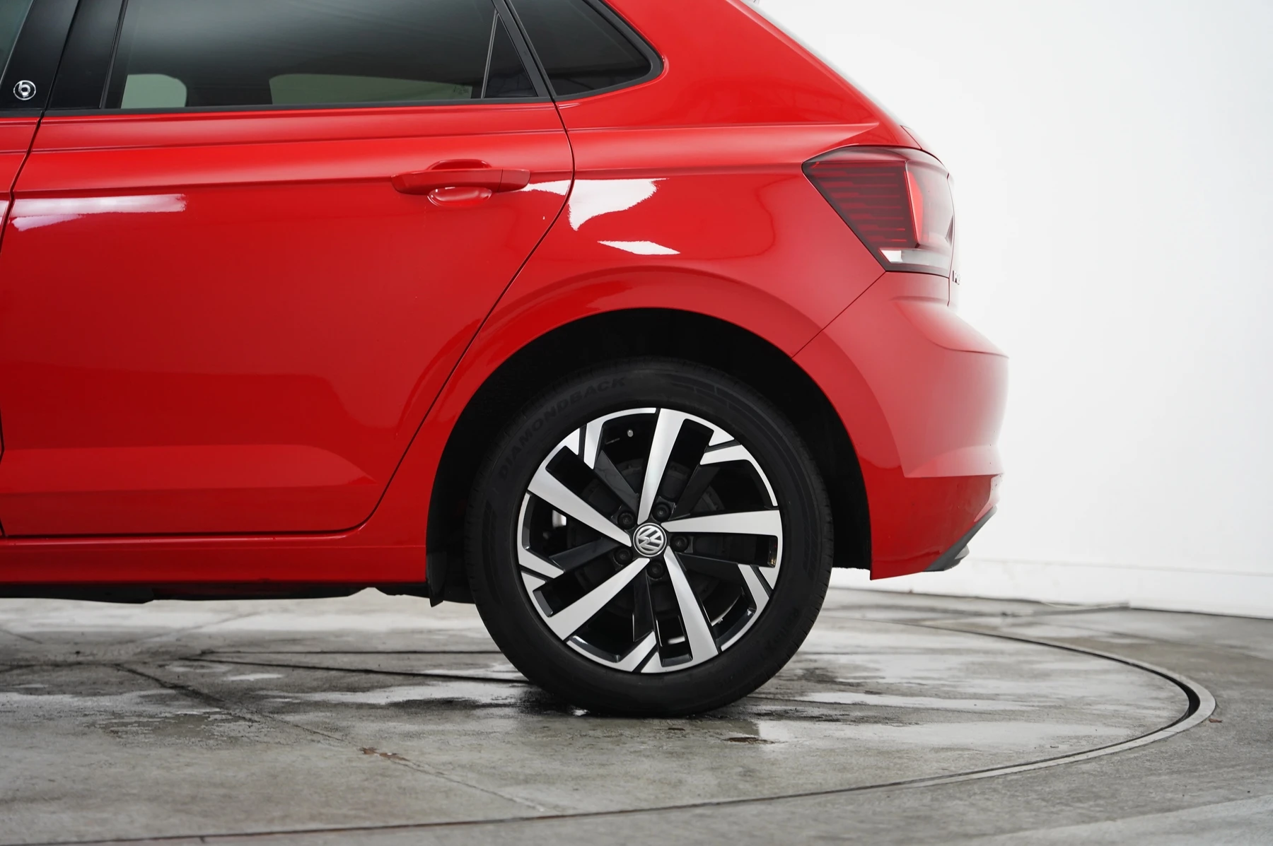 Volkswagen-Polo-image-30