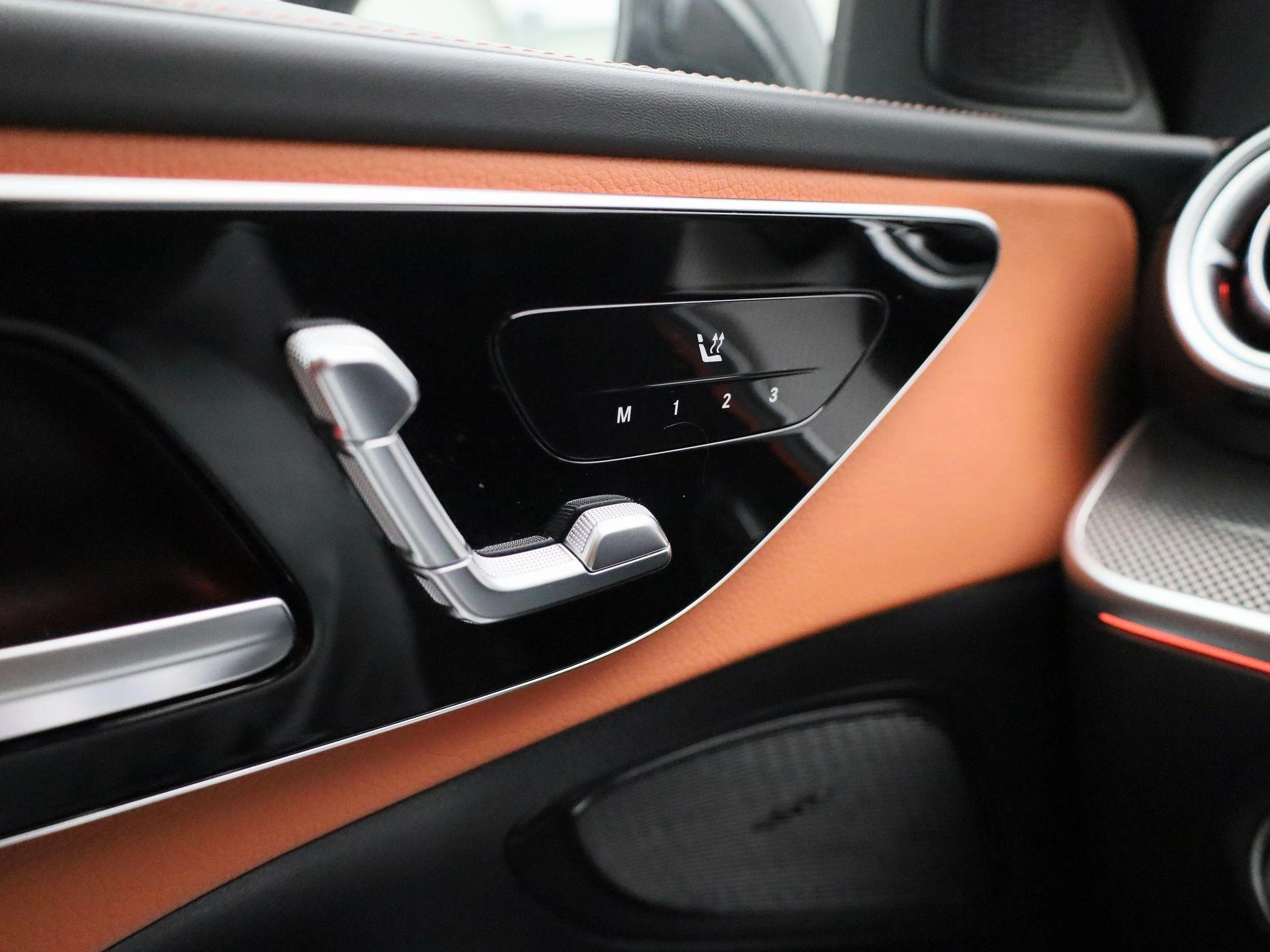 Mercedes-Benz-C-Klasse-image-26