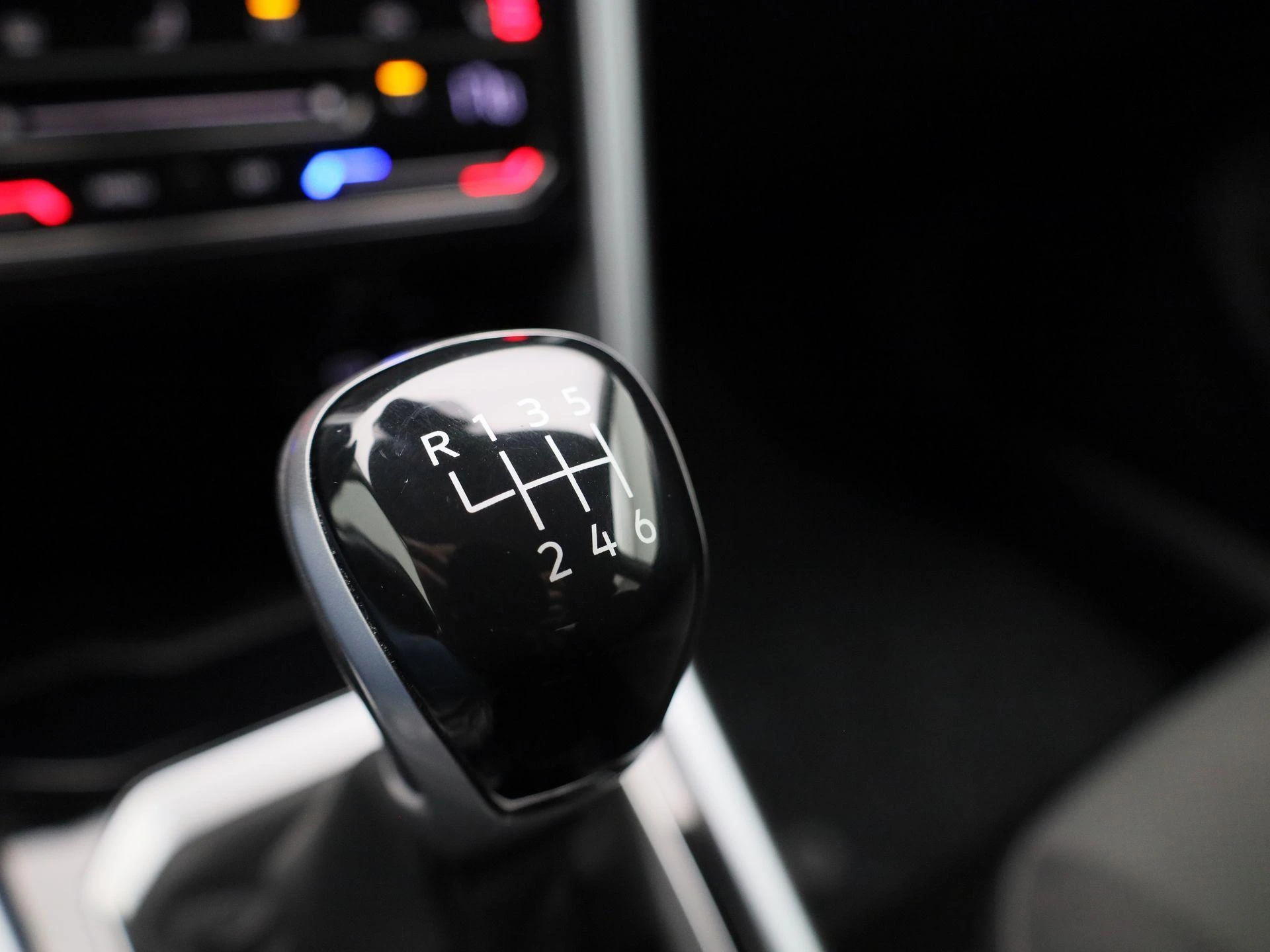 Volkswagen-T-Roc-image-24