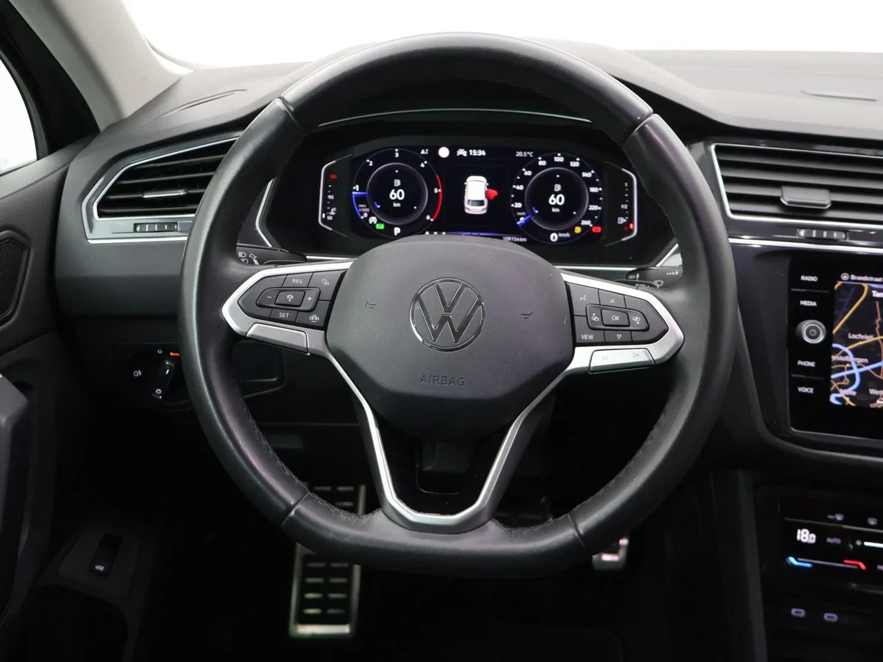 Volkswagen-Tiguan-image-11