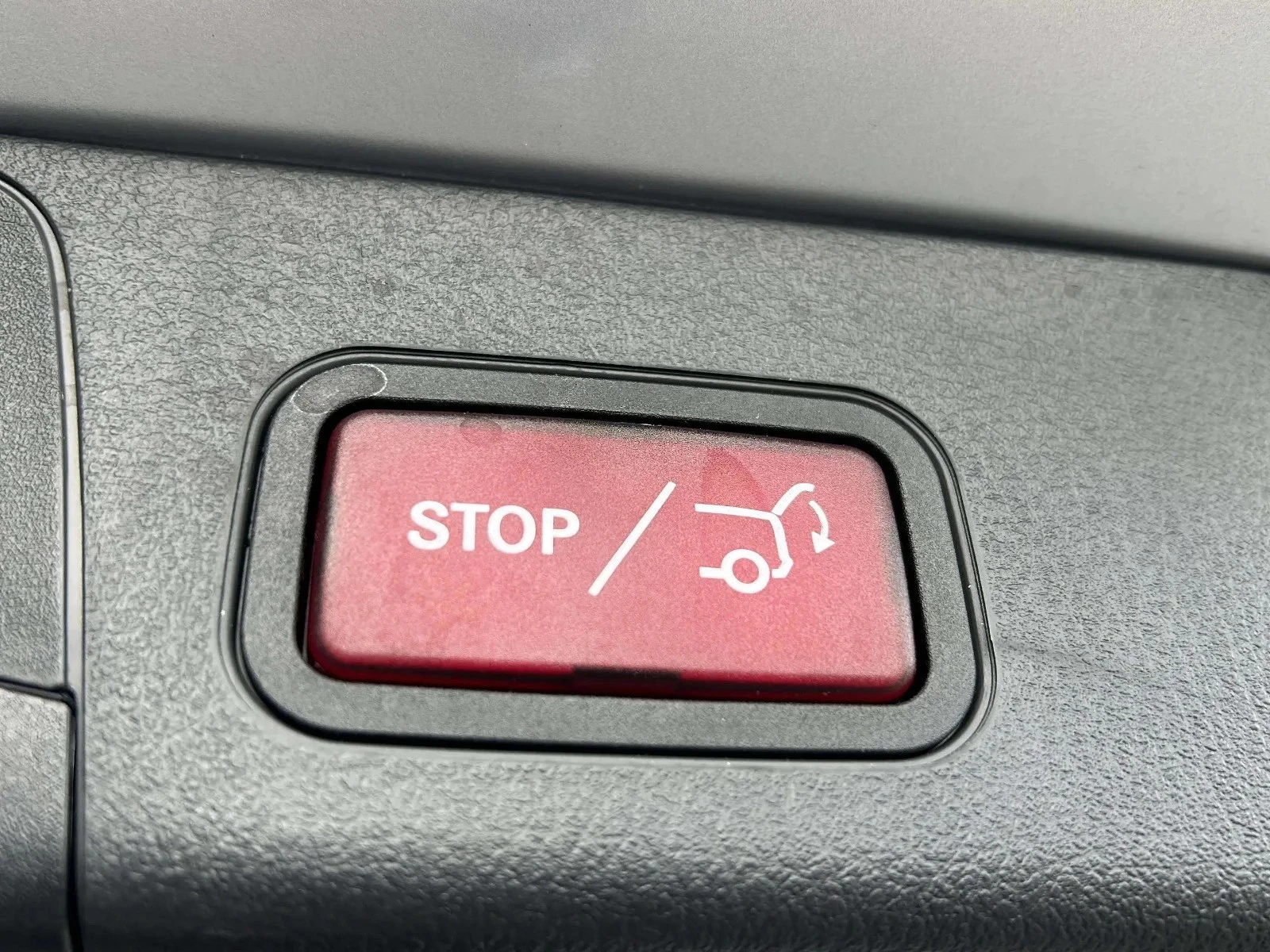 Mercedes-Benz-EQB-image-22