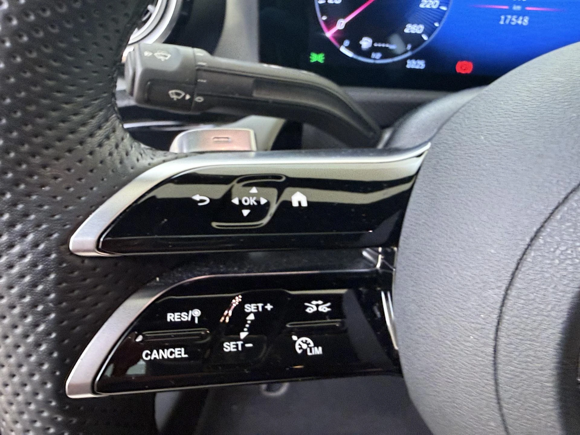 Mercedes-Benz-CLA-image-11