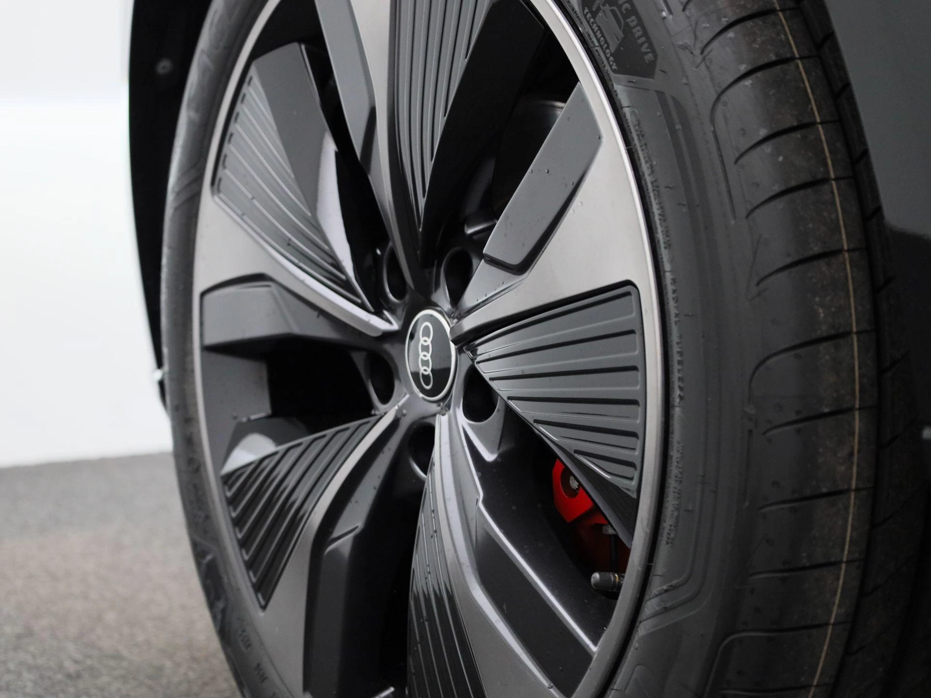 Audi-Q6 e-tron-image-60
