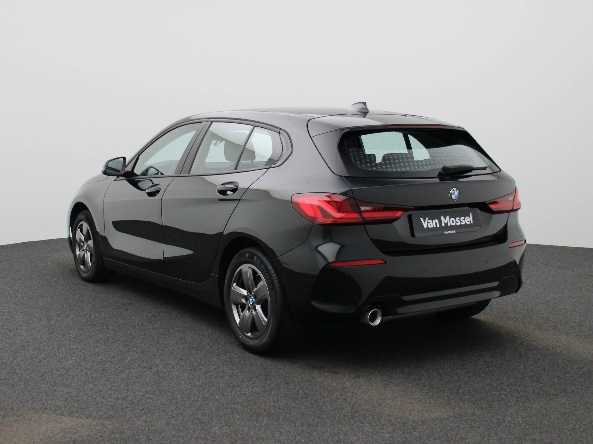 BMW-1 Reeks-image-1