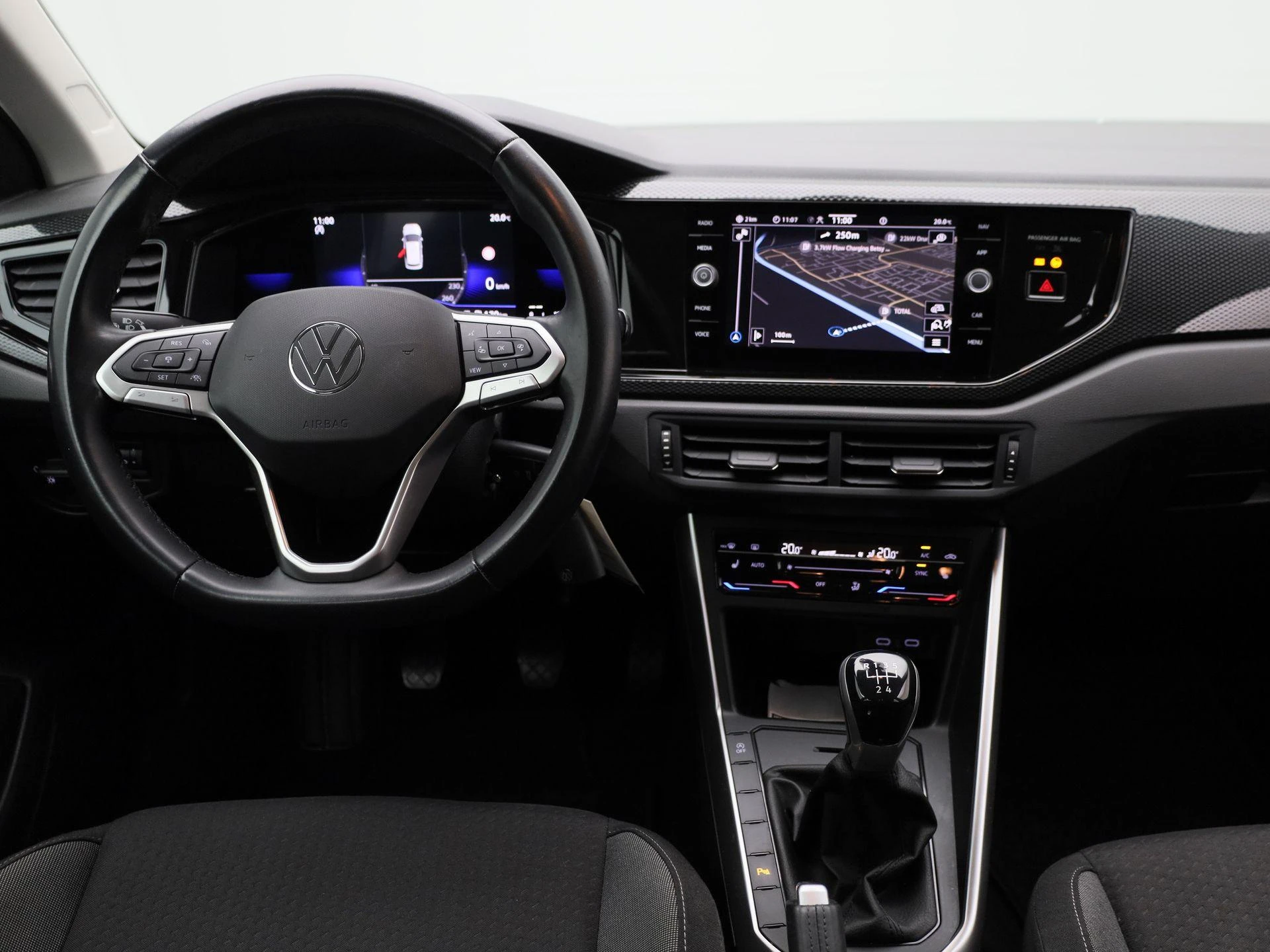 Volkswagen-Polo-image-6