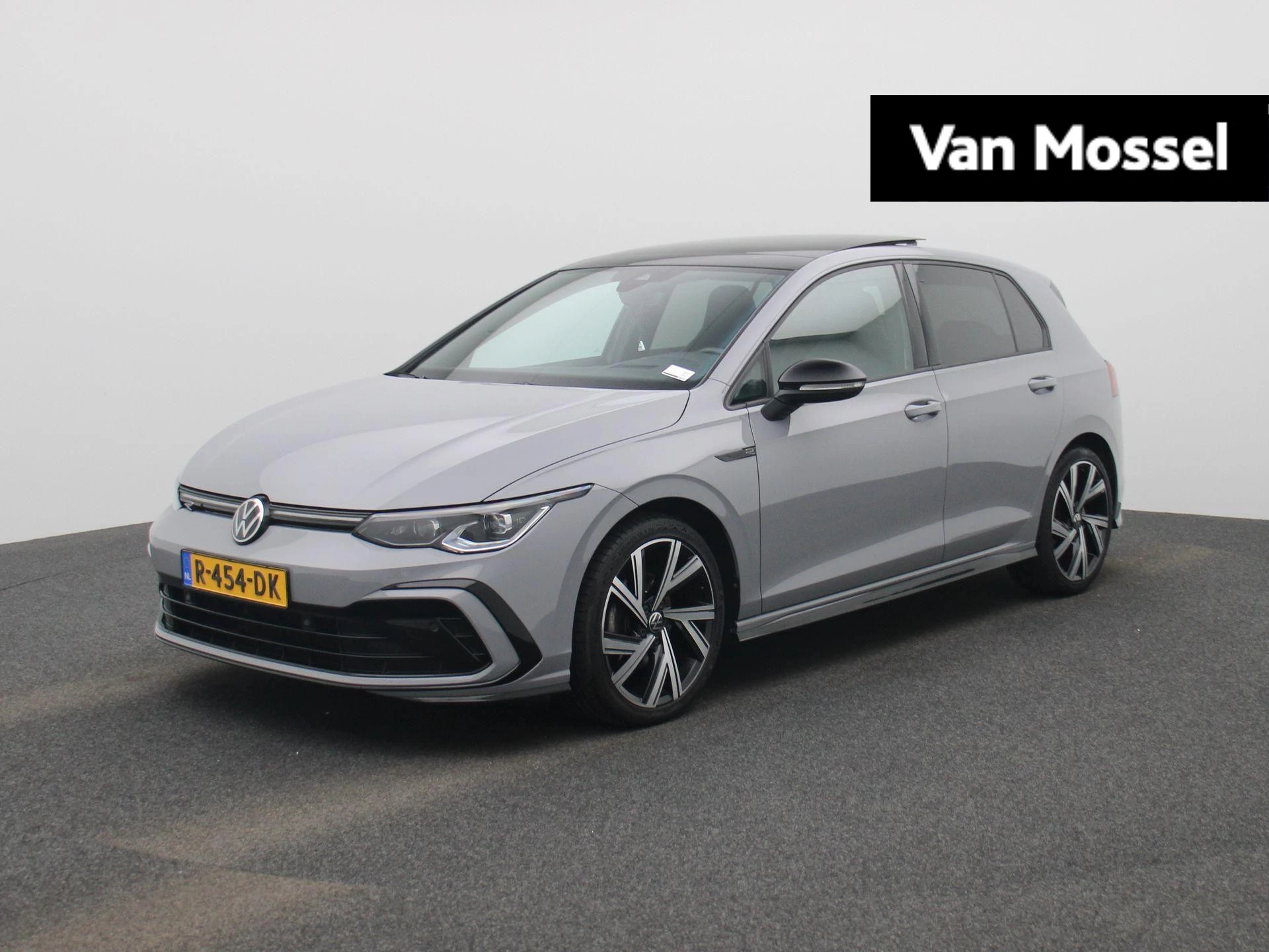 Volkswagen-Golf-image-0