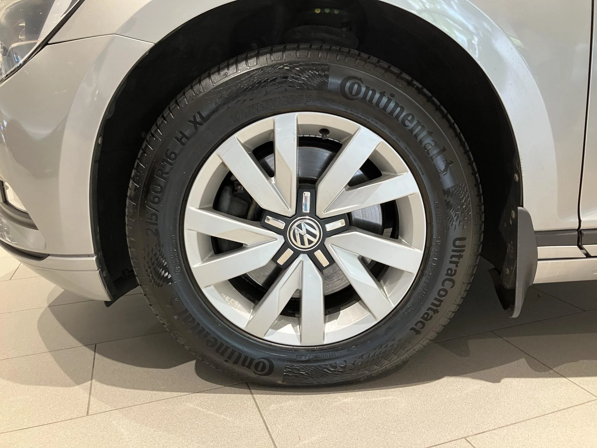 Volkswagen-Passat-image-1