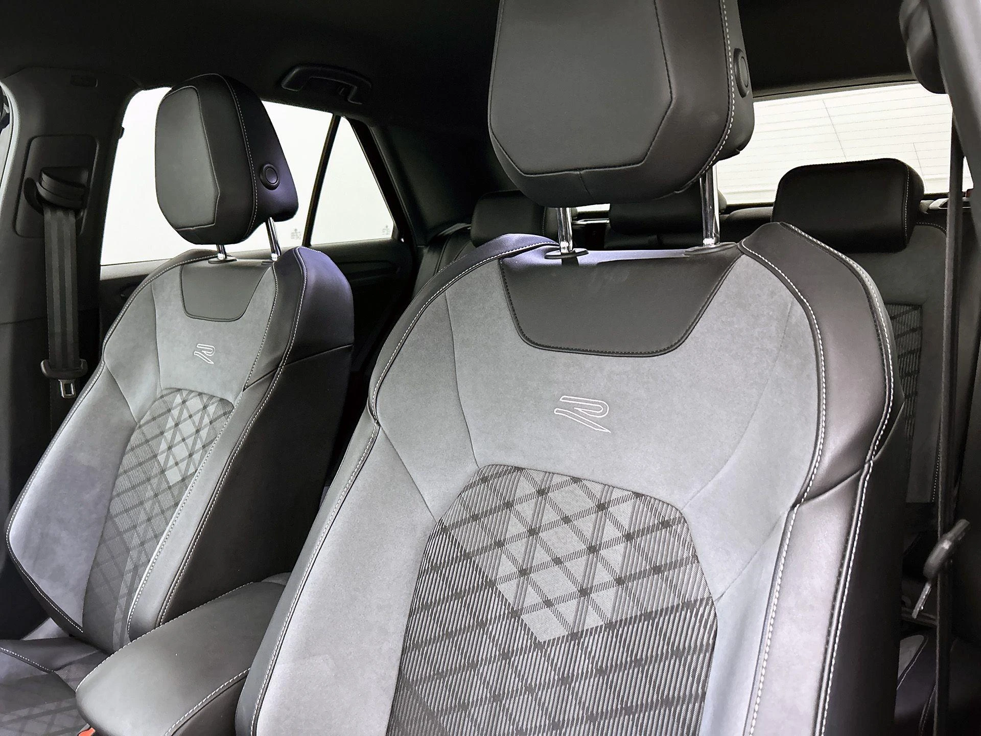 Volkswagen T-Roc 1.5 TSI R-Line Business | 150 PK |