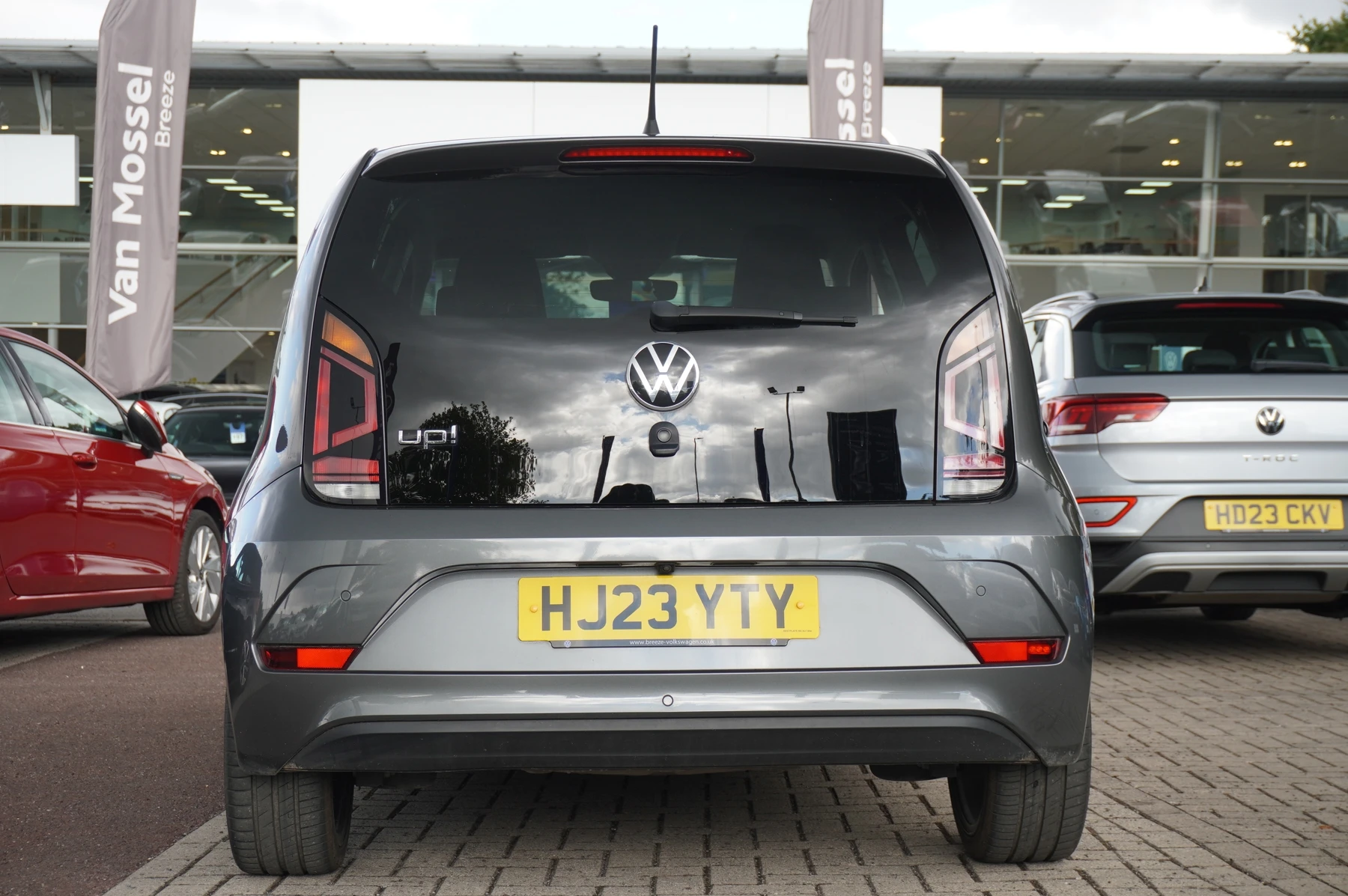 Volkswagen-up!-image-14