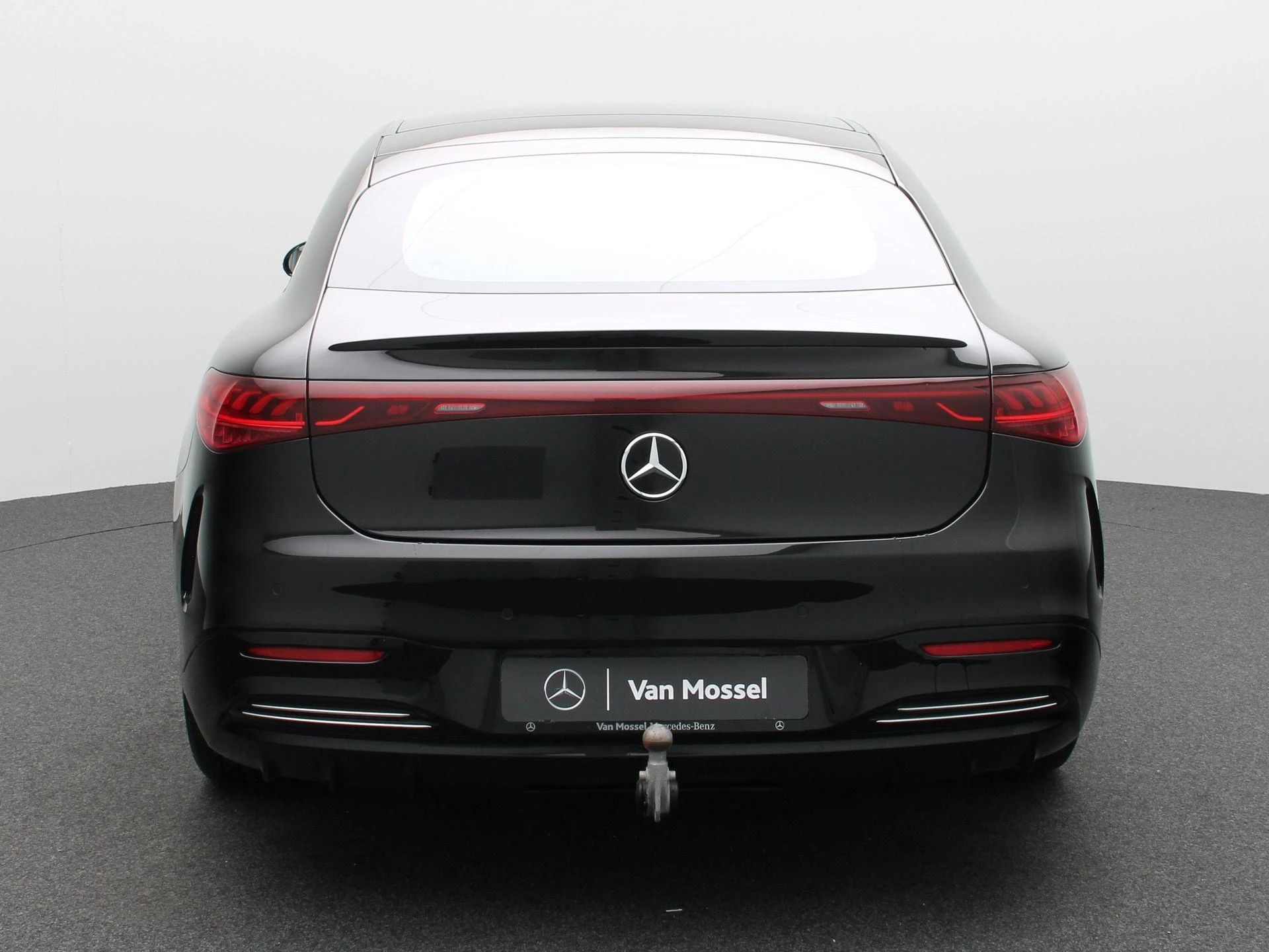 Mercedes-Benz-EQS-image-4