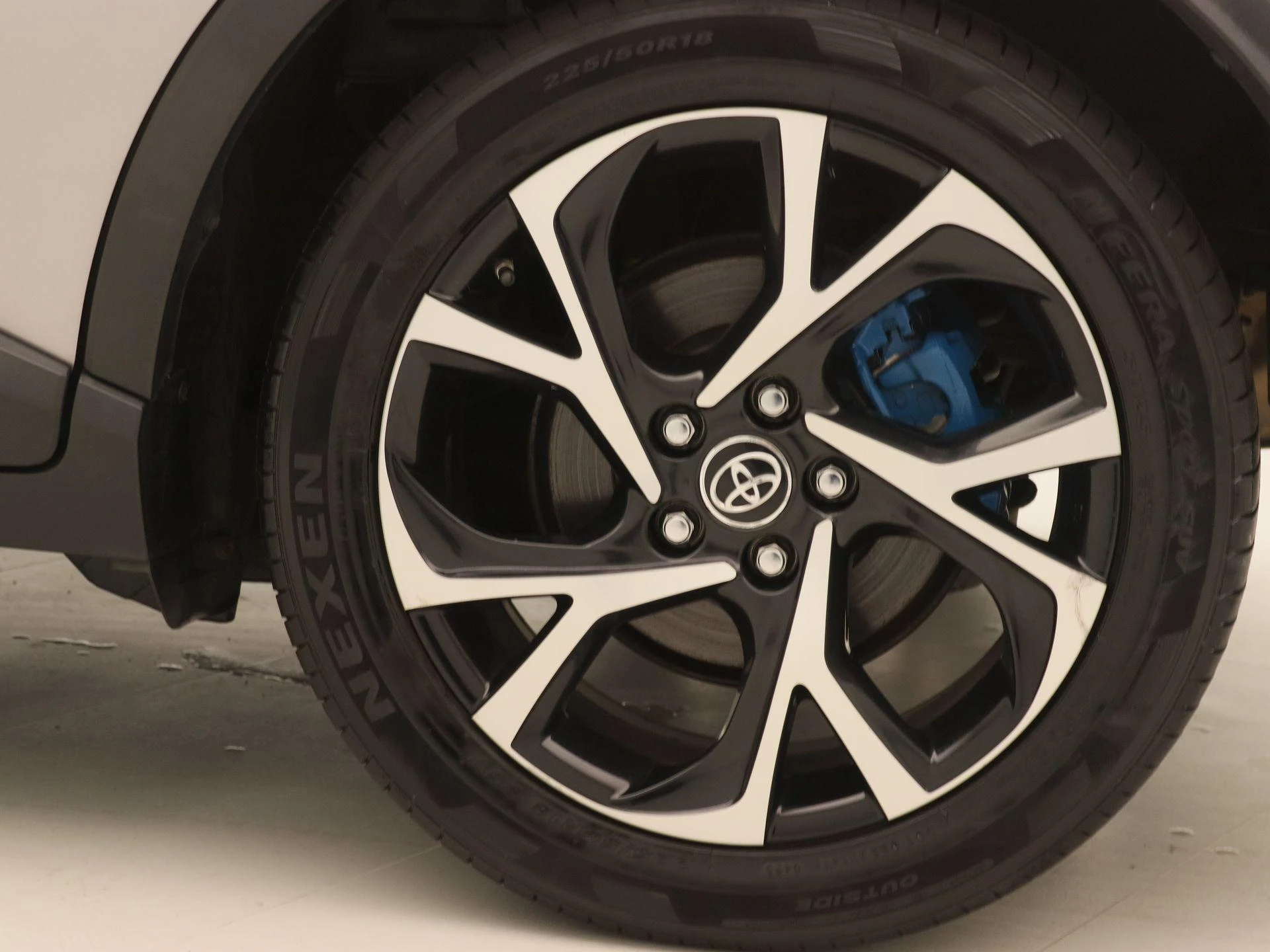 Toyota-C-HR-image-15