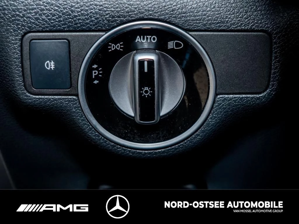 Mercedes-Benz GLA 180 AMG NAVI TEMPOMAT SHZ AMG Line