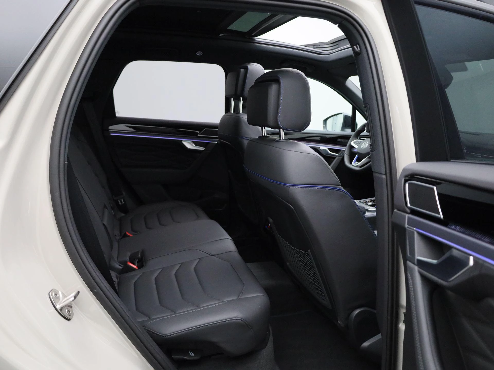 Volkswagen-Touareg-image-53