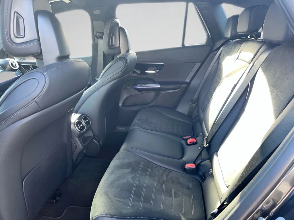 Mercedes-Benz-GLC 300 d-image-9