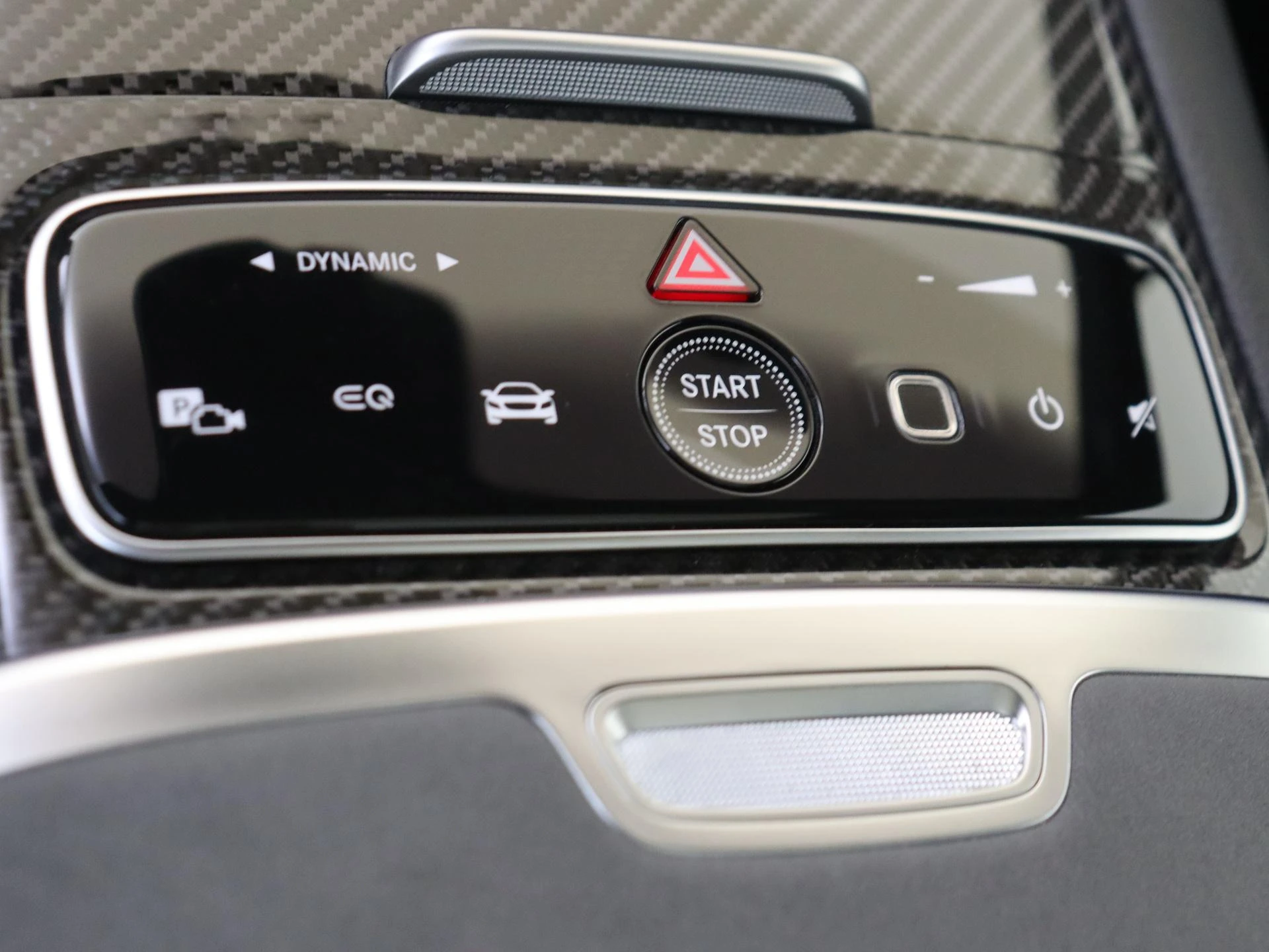 Mercedes-Benz-EQS-image-19
