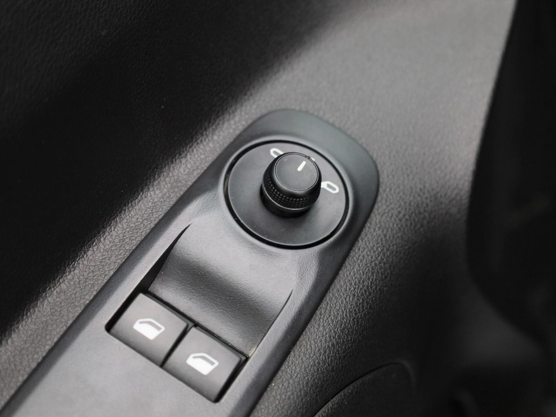 Opel-Combo Life-image-22