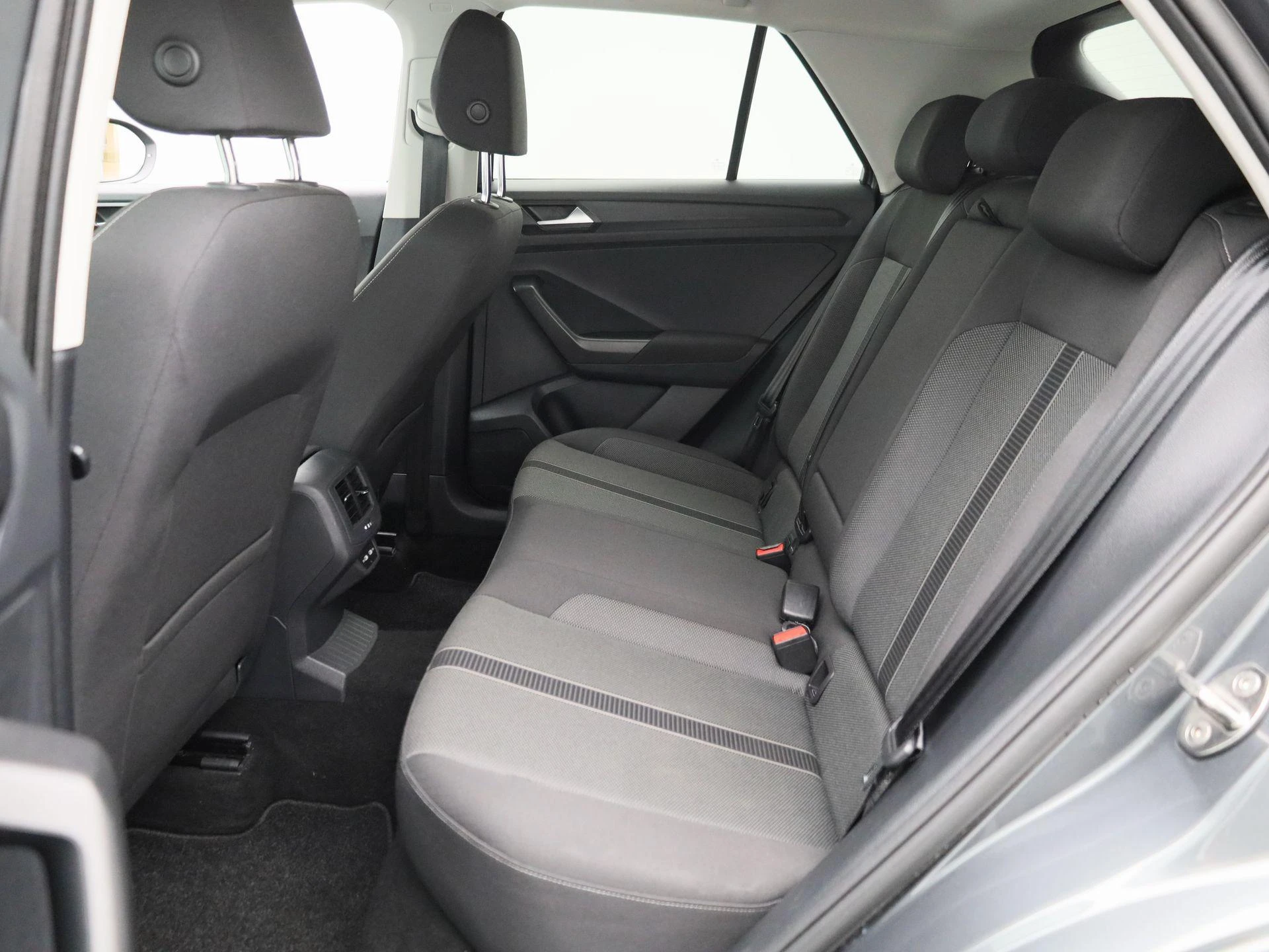 Volkswagen-T-Roc-image-10
