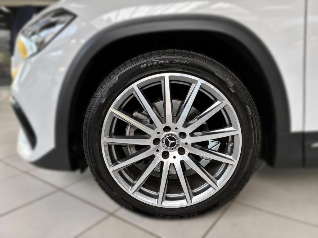 Mercedes-Benz-GLA 220 d-image-5