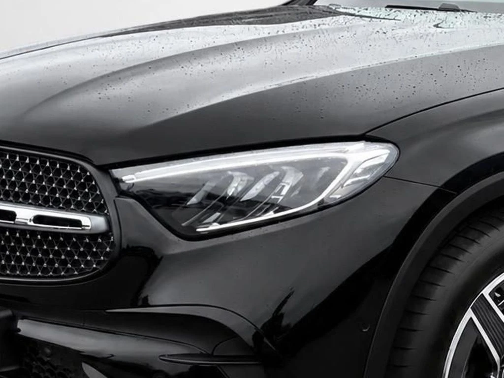 Mercedes-Benz-GLC 300 d-image-4
