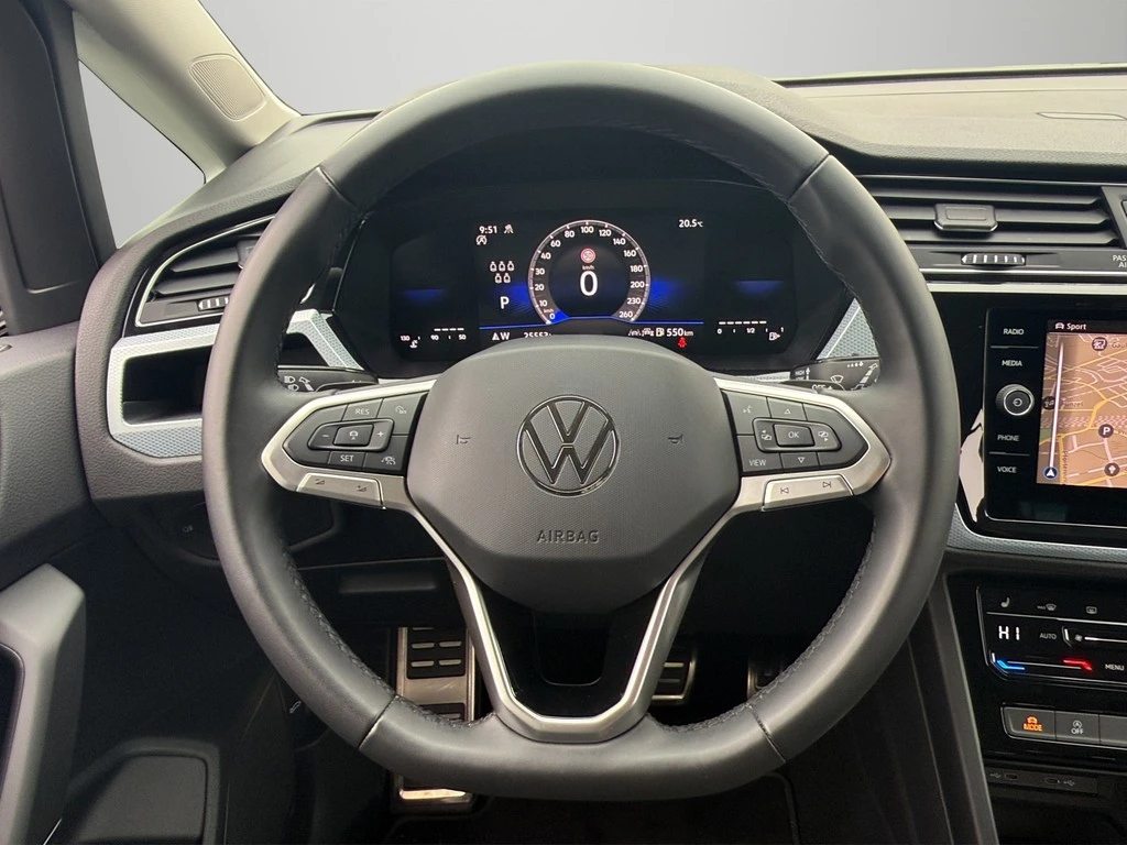 Volkswagen-Touran-image-10