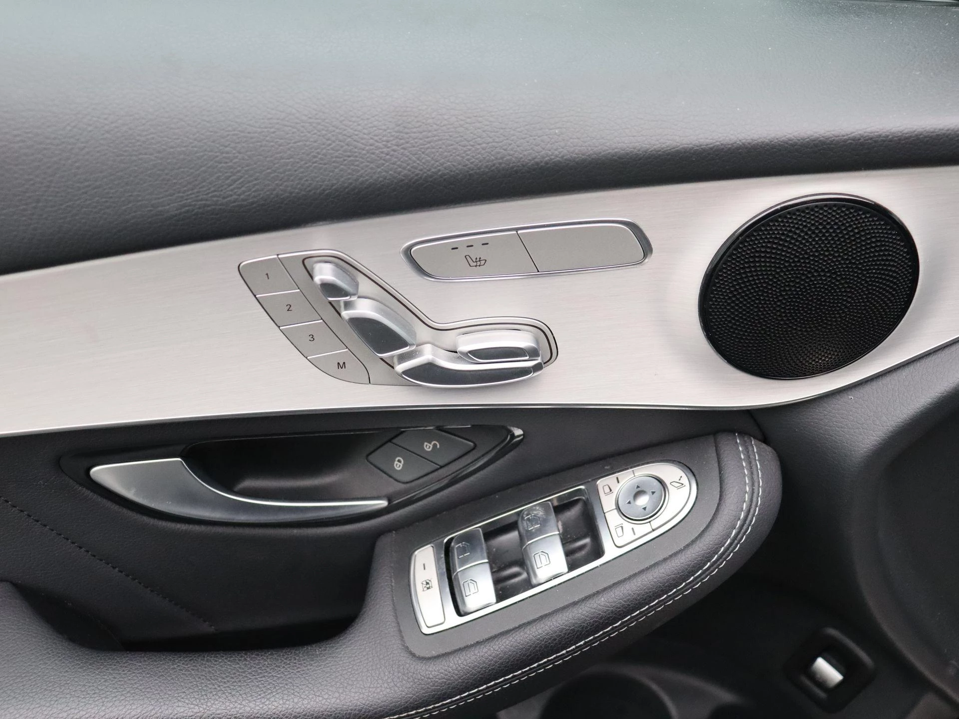 Mercedes-Benz GLC 200 d AMG LINE + CARPLAY + PANORAMISCH DAK + CAMERA +