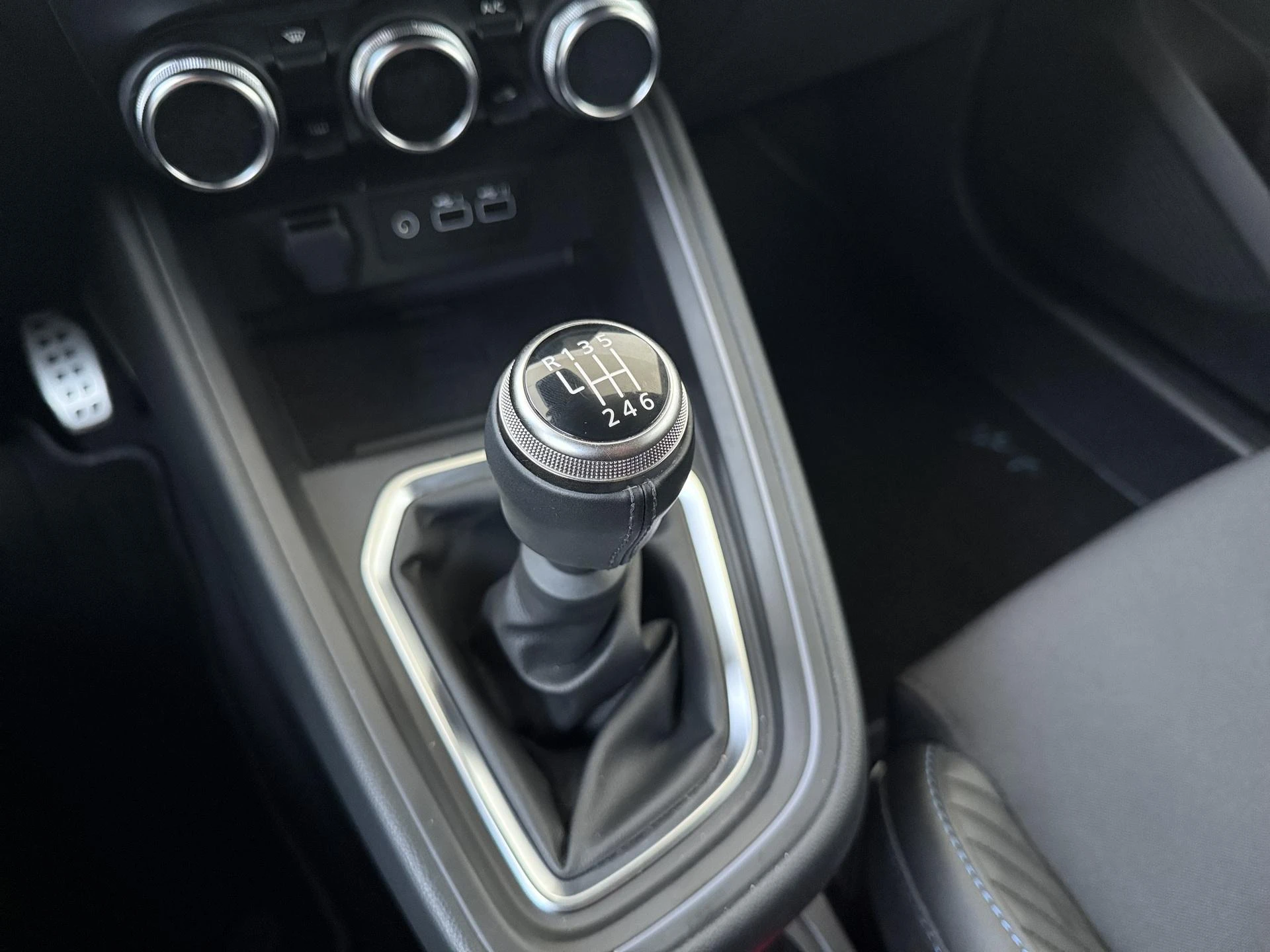 Renault-Clio-image-13