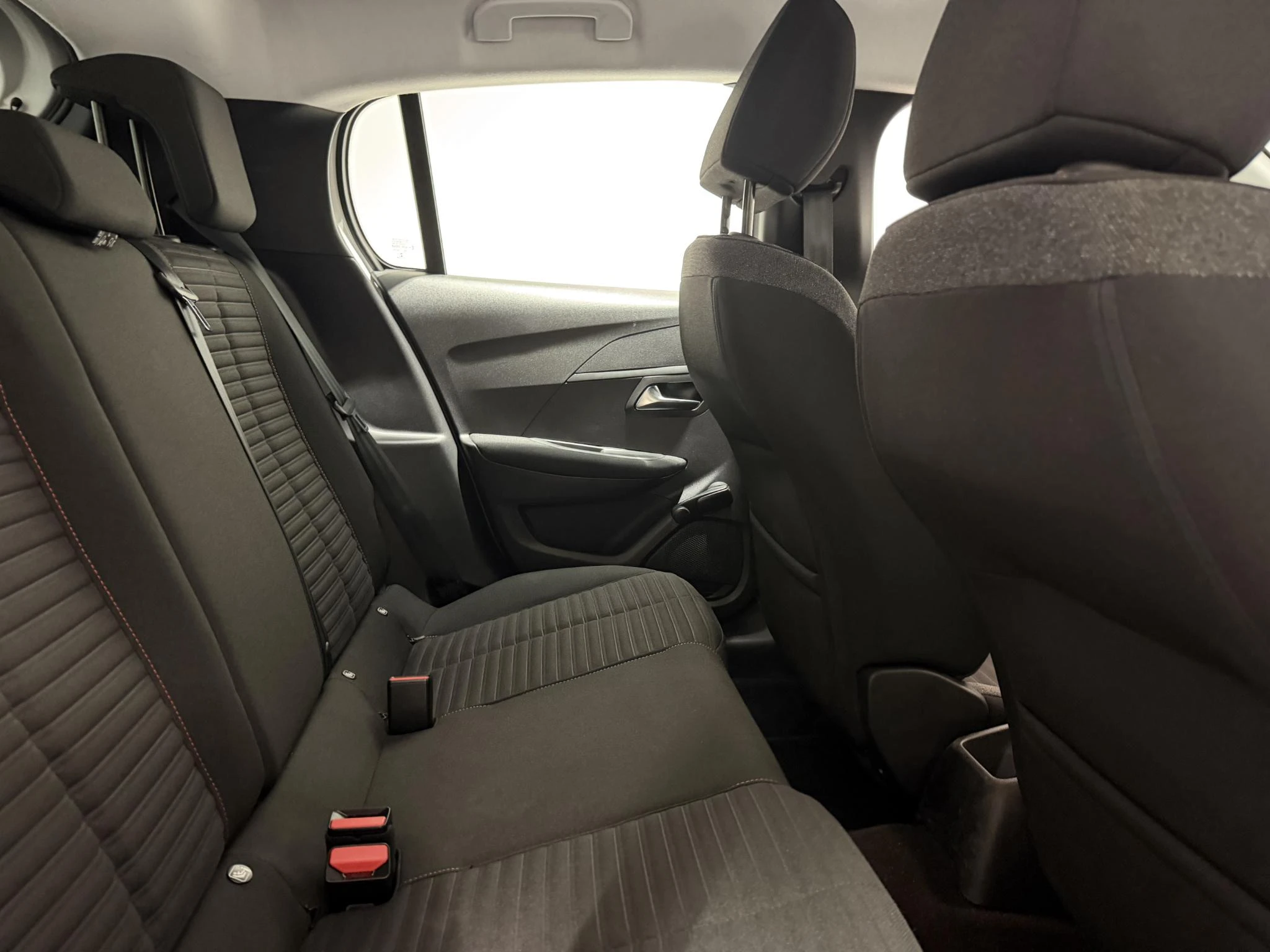 Peugeot-208-image-13