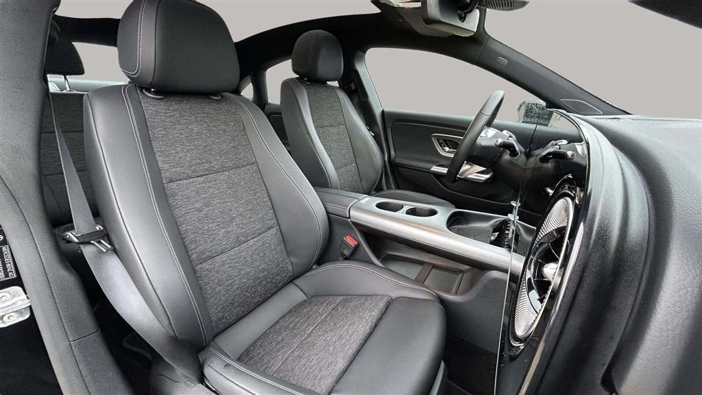 Mercedes-Benz-CLA-image-21