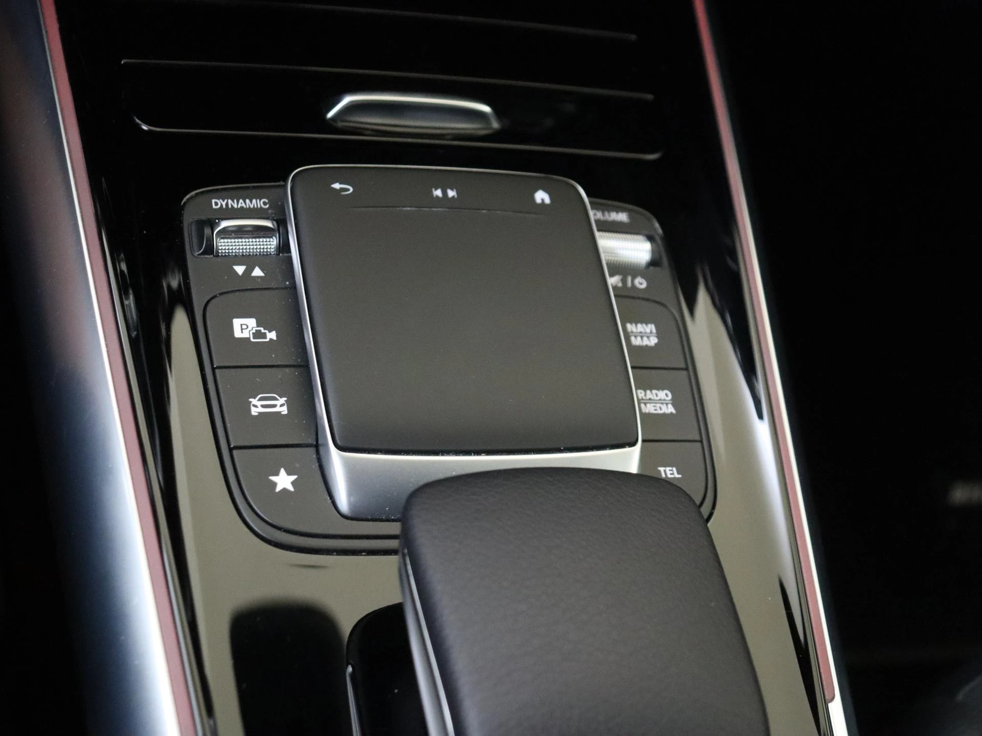 Mercedes-Benz-GLA-image-20