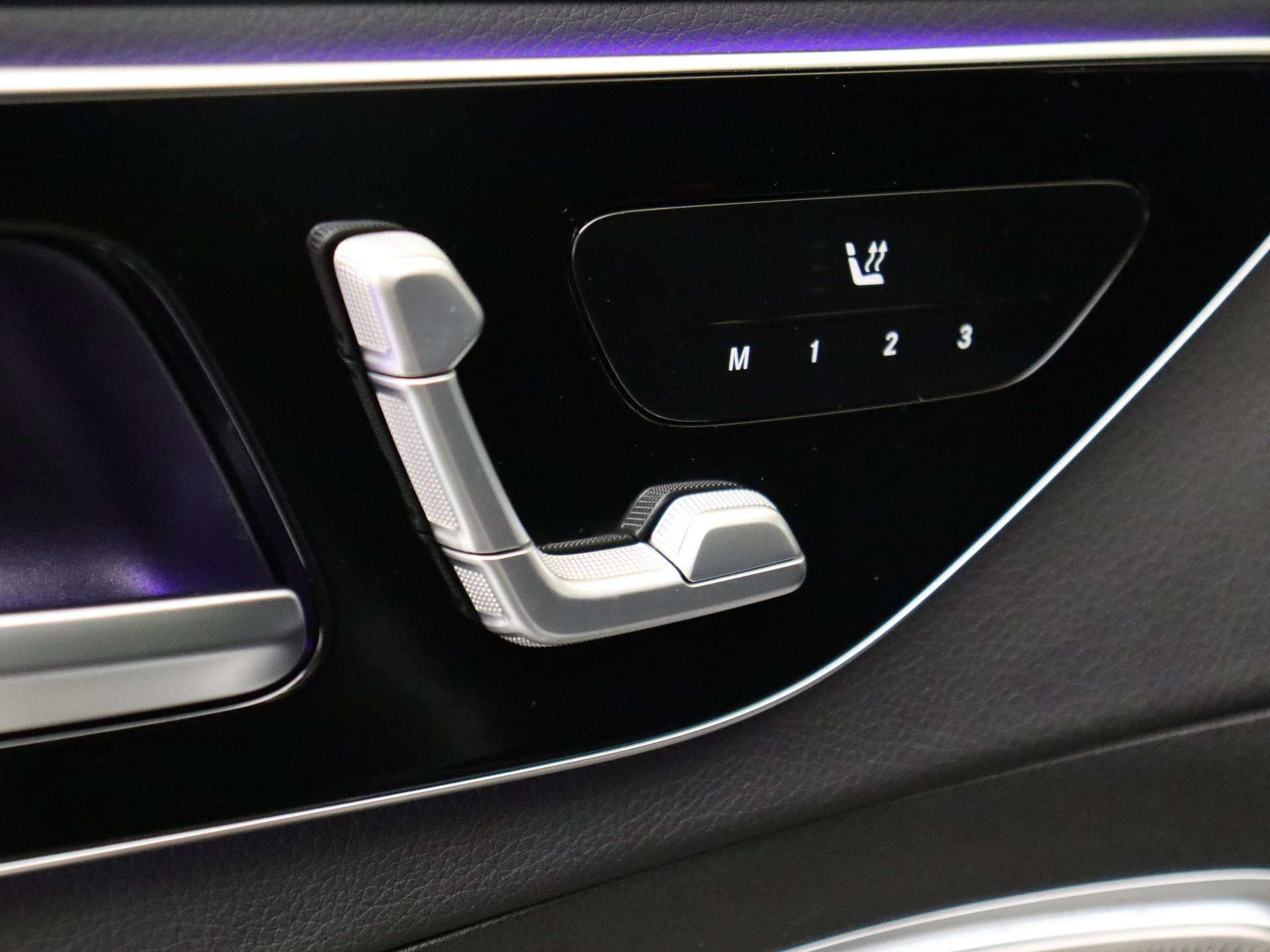 Mercedes-Benz-C-Klasse-image-25
