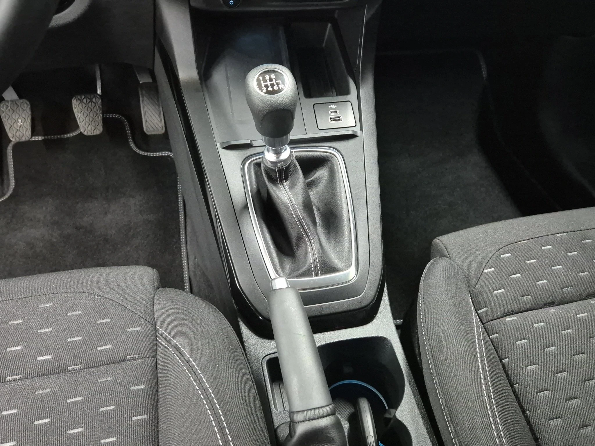 Ford-Puma-image-13