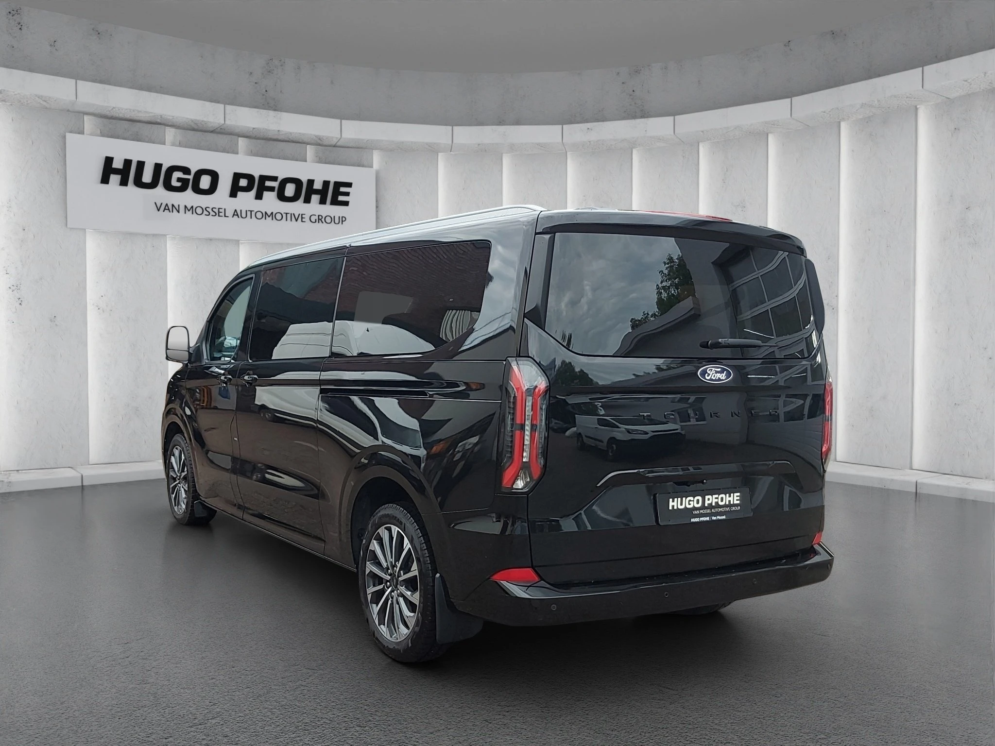 Ford-Tourneo Custom-image-2
