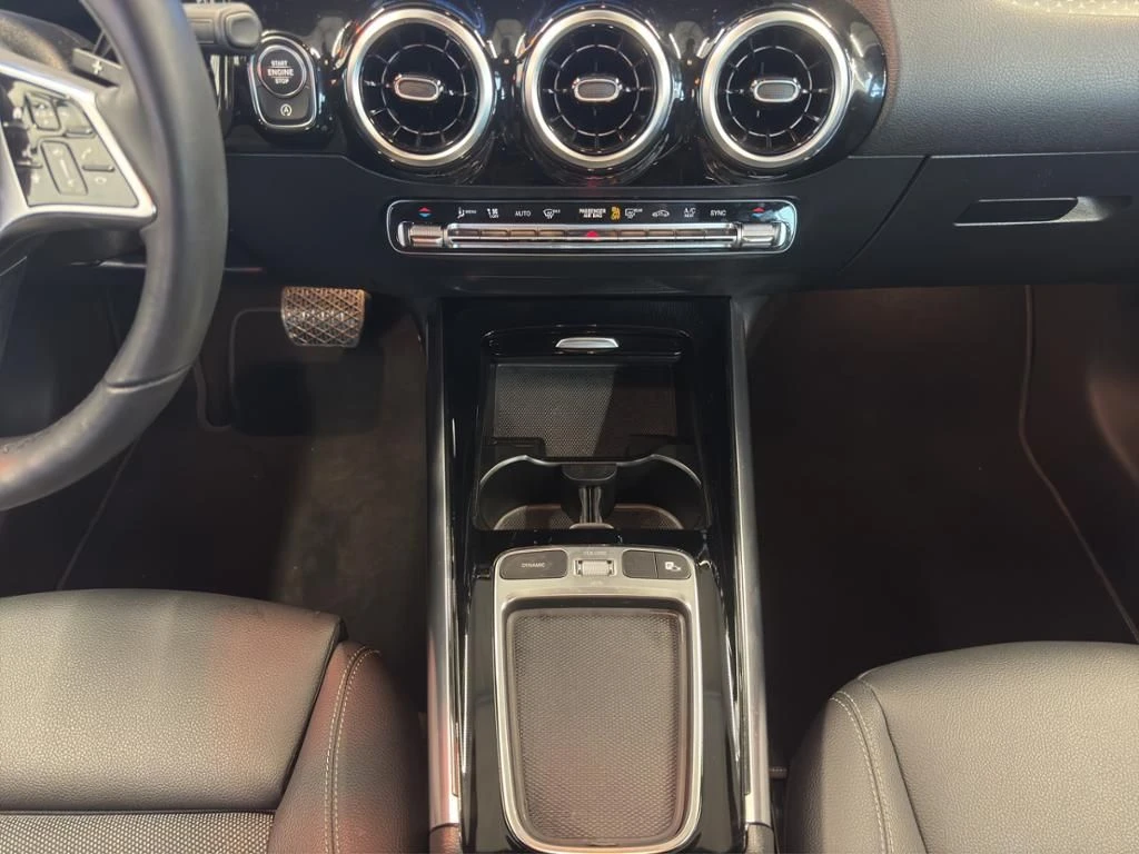 Mercedes-Benz-GLA 200 d-image-18