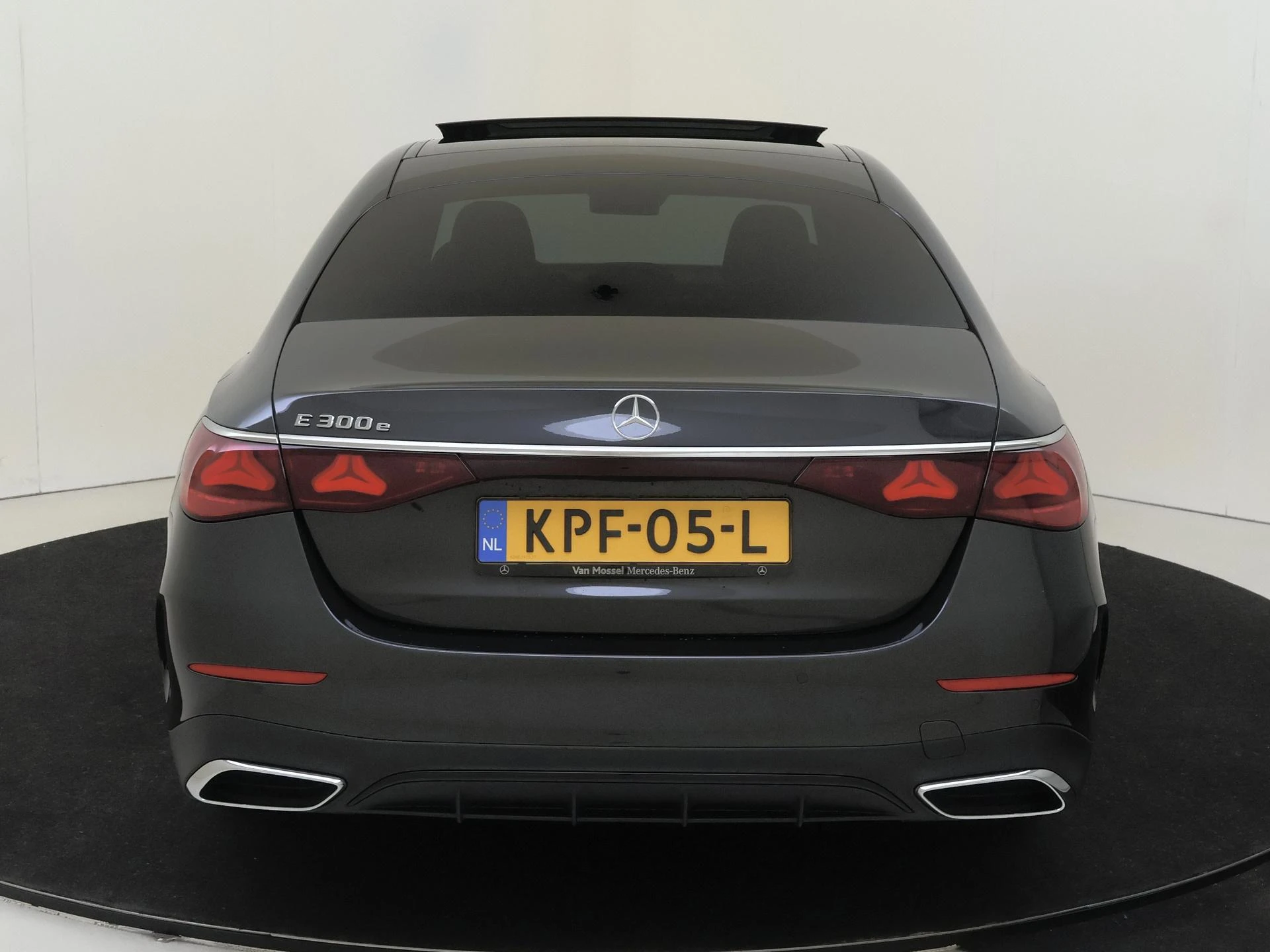 Mercedes-Benz-E-Klasse-image-6