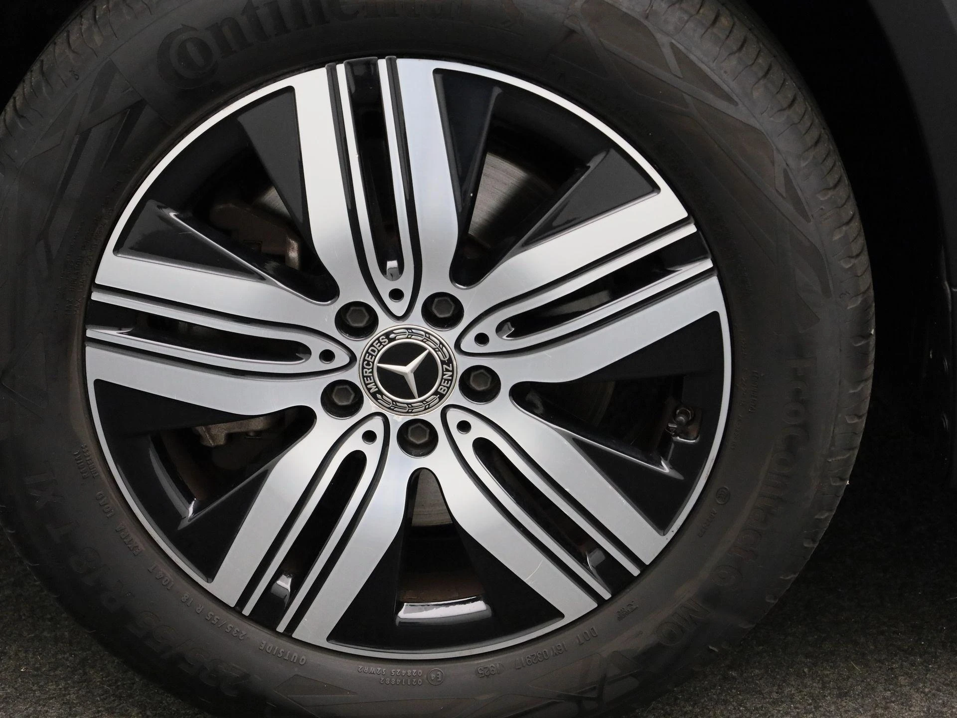 Mercedes-Benz-EQB-image-13