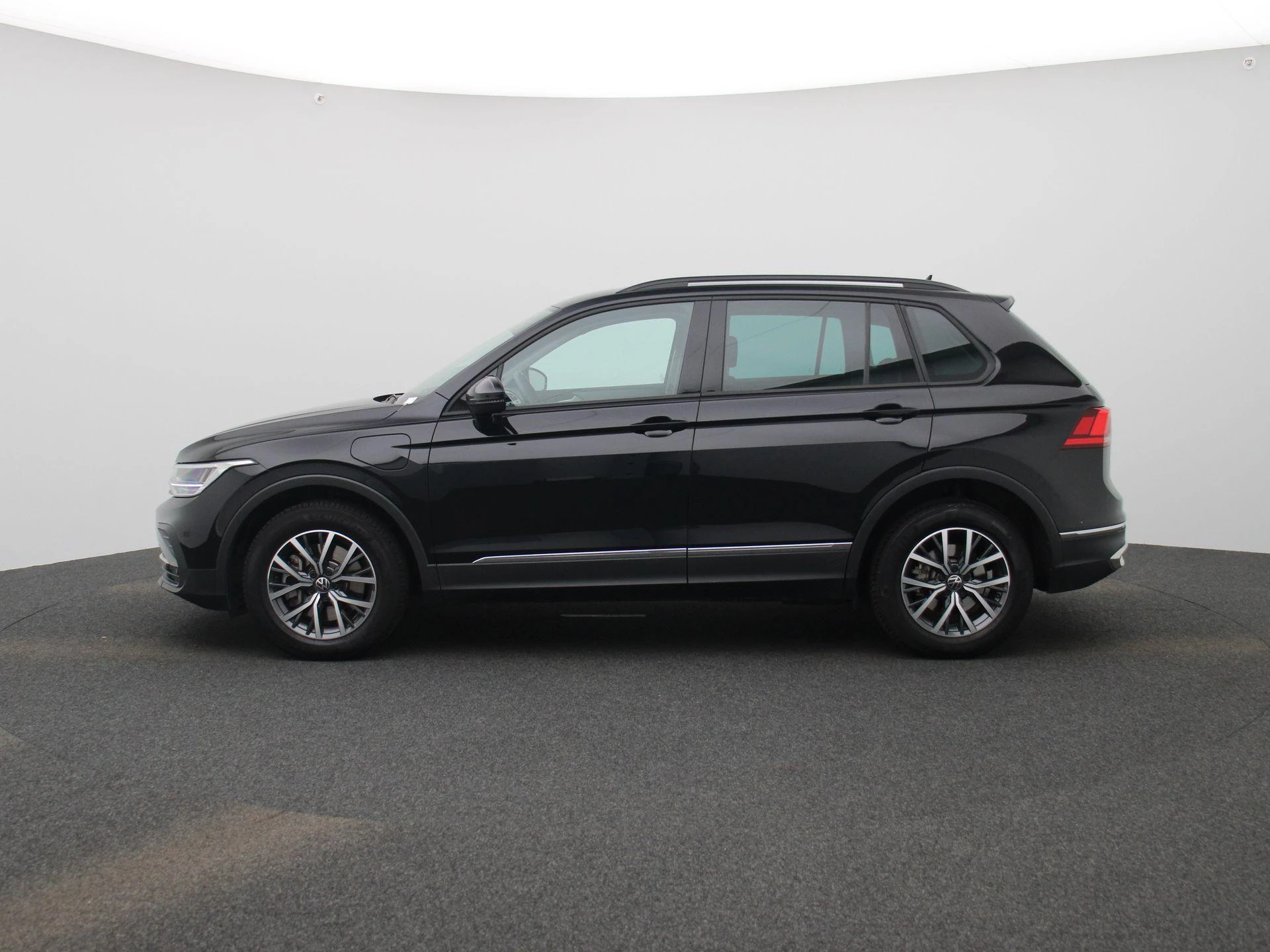 Volkswagen-Tiguan-image-3