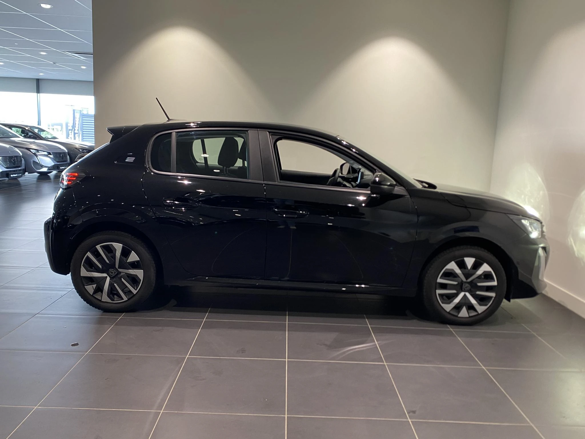 Peugeot-e-208-image-6