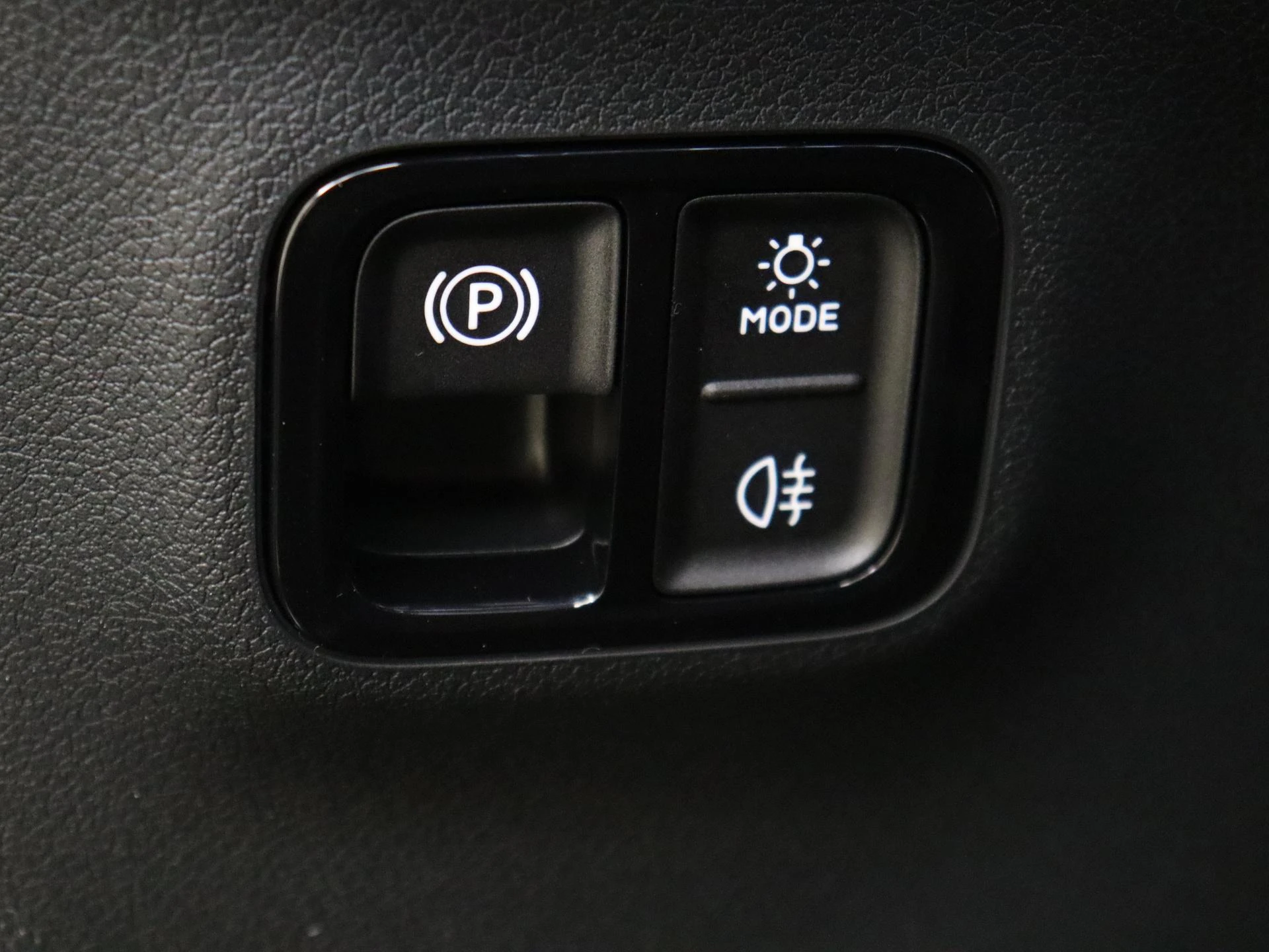 Mercedes-Benz-GLB-image-22