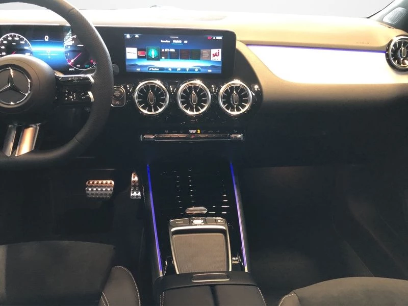 Mercedes-Benz GLA 200 AMG NIGHT PANO AHK DISTRONIC 20-ZOLL AMG LineC118 GLA 200 AMG NIGHT PANO AHK DISTRONIC 20-ZOLL AMG Line
