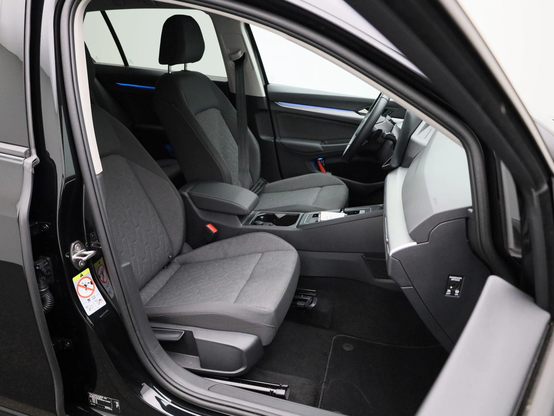 Volkswagen-Golf-image-32