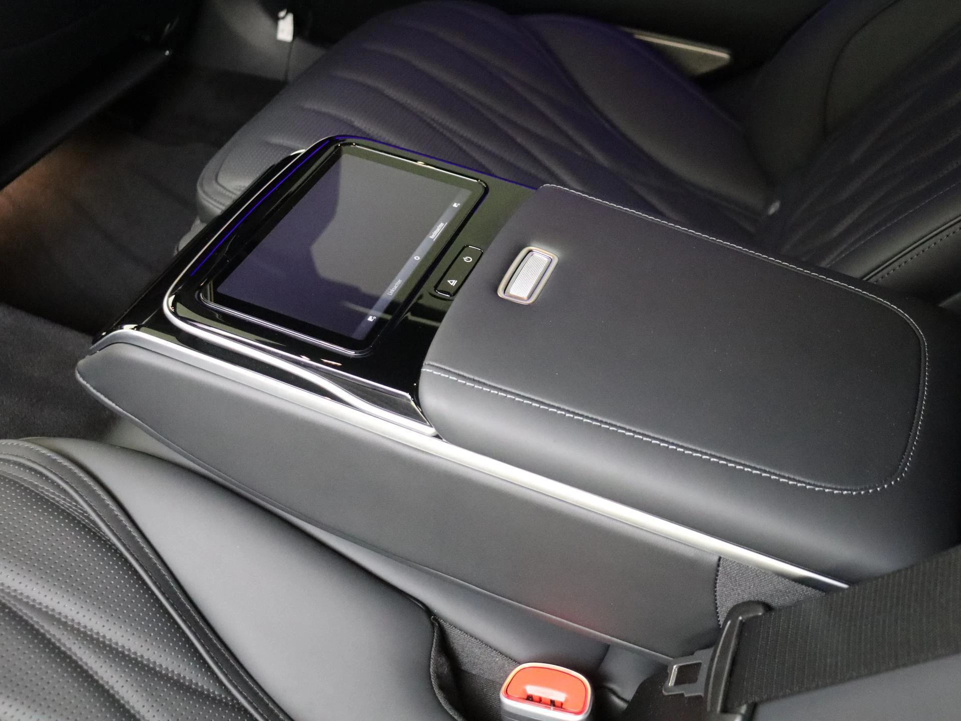 Mercedes-Benz-S-Klasse-image-37