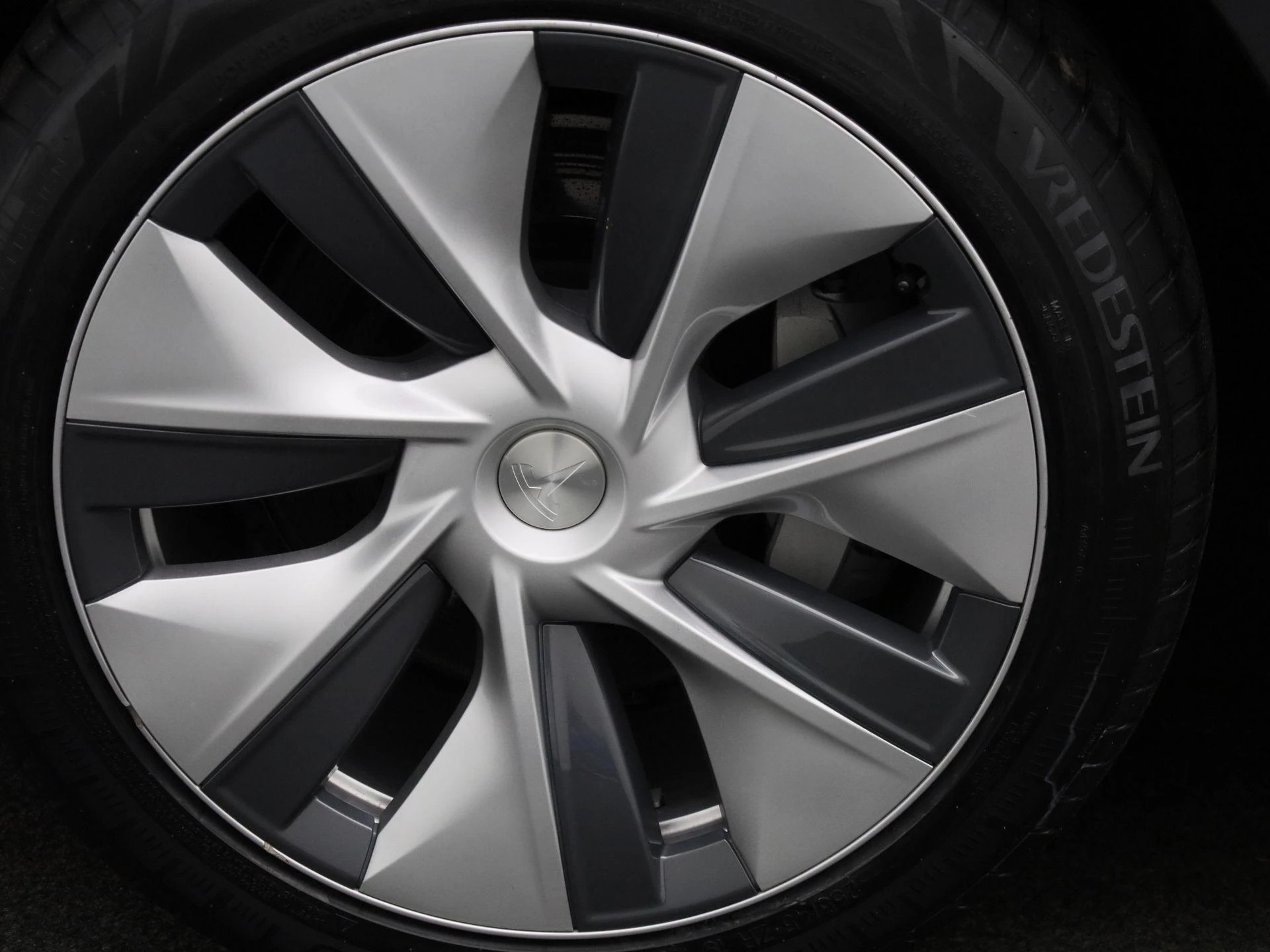 Tesla-Model Y-image-13