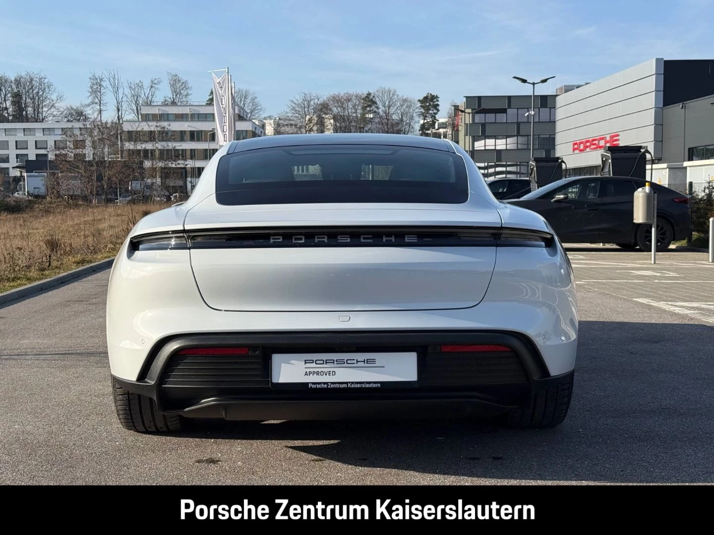 Porsche Taycan Surround-View Luftfederung Panoramadach -